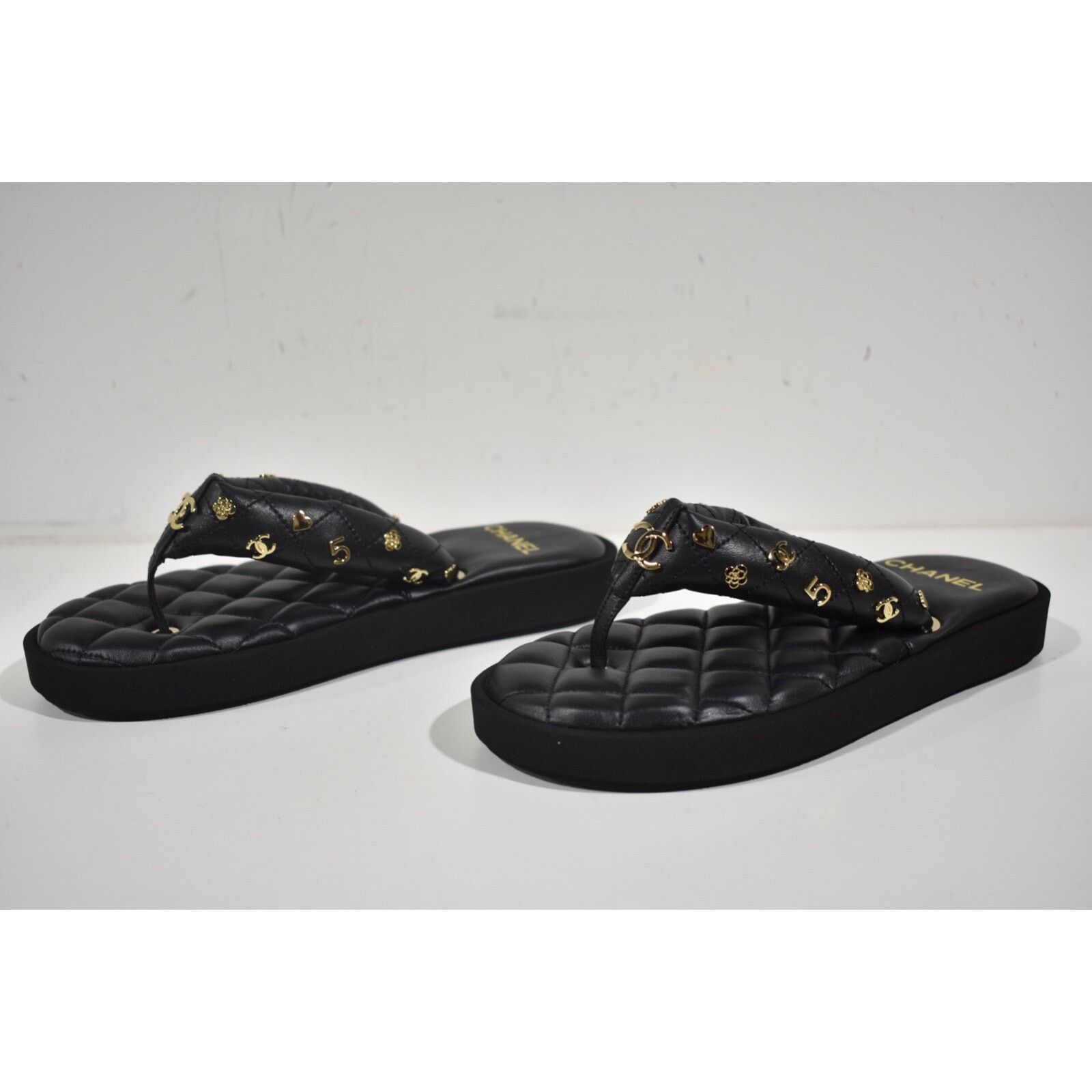 Chanel Chanel 23P Black Quilted Charms Padded Pool Thong Logo Mule Size US 11 / IT 41 - 11 Thumbnail