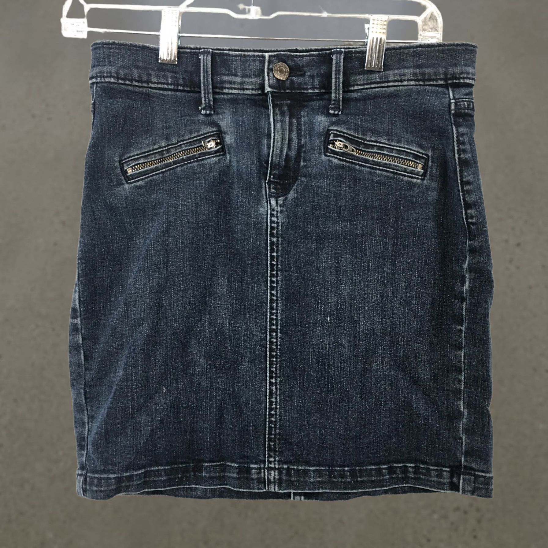 Banana Republic Banana Republic Denim Skirt Womens 2 Blue Dark Wash Denim Zippered Pockets Knee Length Straight & Pencil Casual Womens Size 26" / US 2 / IT 38 - 1 Thumbnail