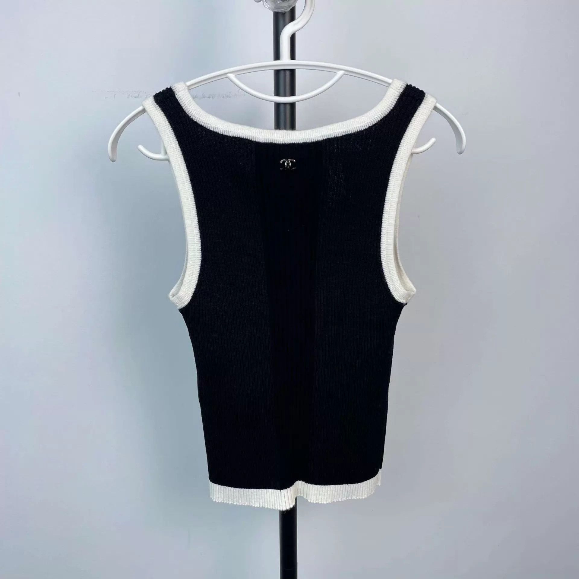 Chanel Chanel 25C 98 New Black & White CC Openwork Knit Tank 40 Size M / US 6-8 / IT 42-44 - 2 Thumbnail