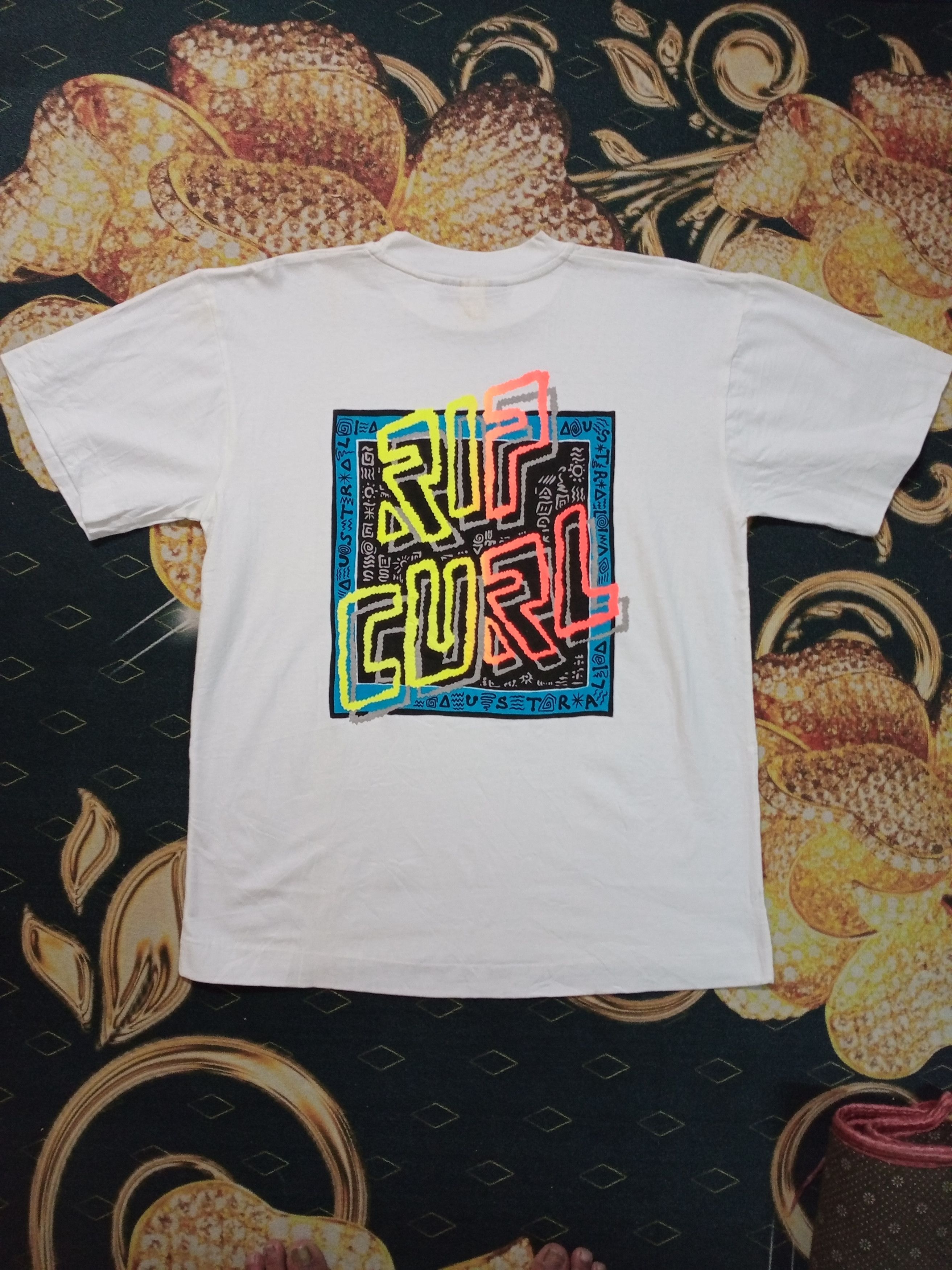Rip Curl Rare Vintage 90s Rip Curl Equipment For Surfing Tshirt Size US M / EU 48-50 / 2 - 1 Thumbnail