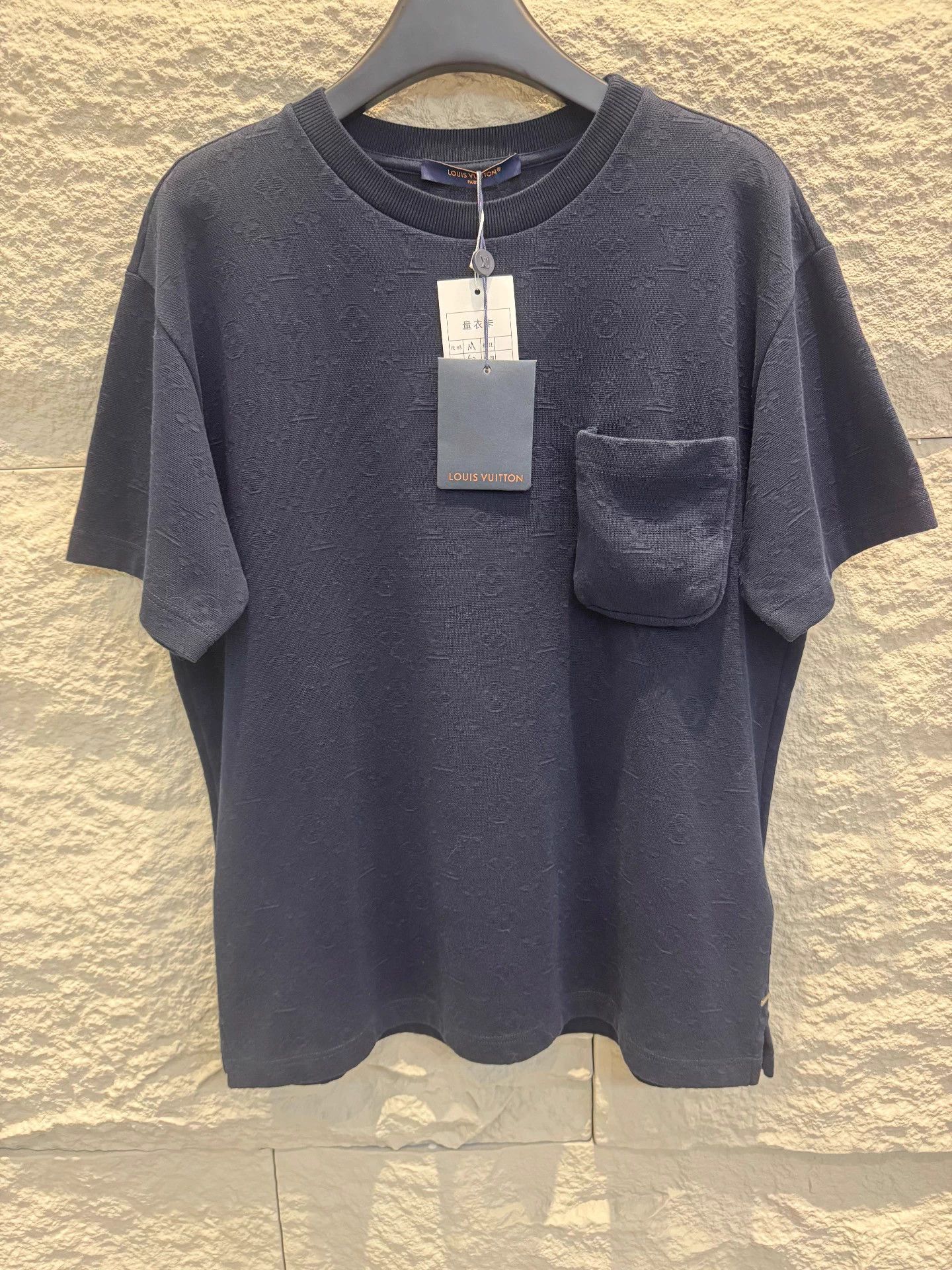 Louis Vuitton Louis Vuitton Black Embossed Logo Short Sleeve Tee M Size US M / EU 48-50 / 2 - 1 Thumbnail