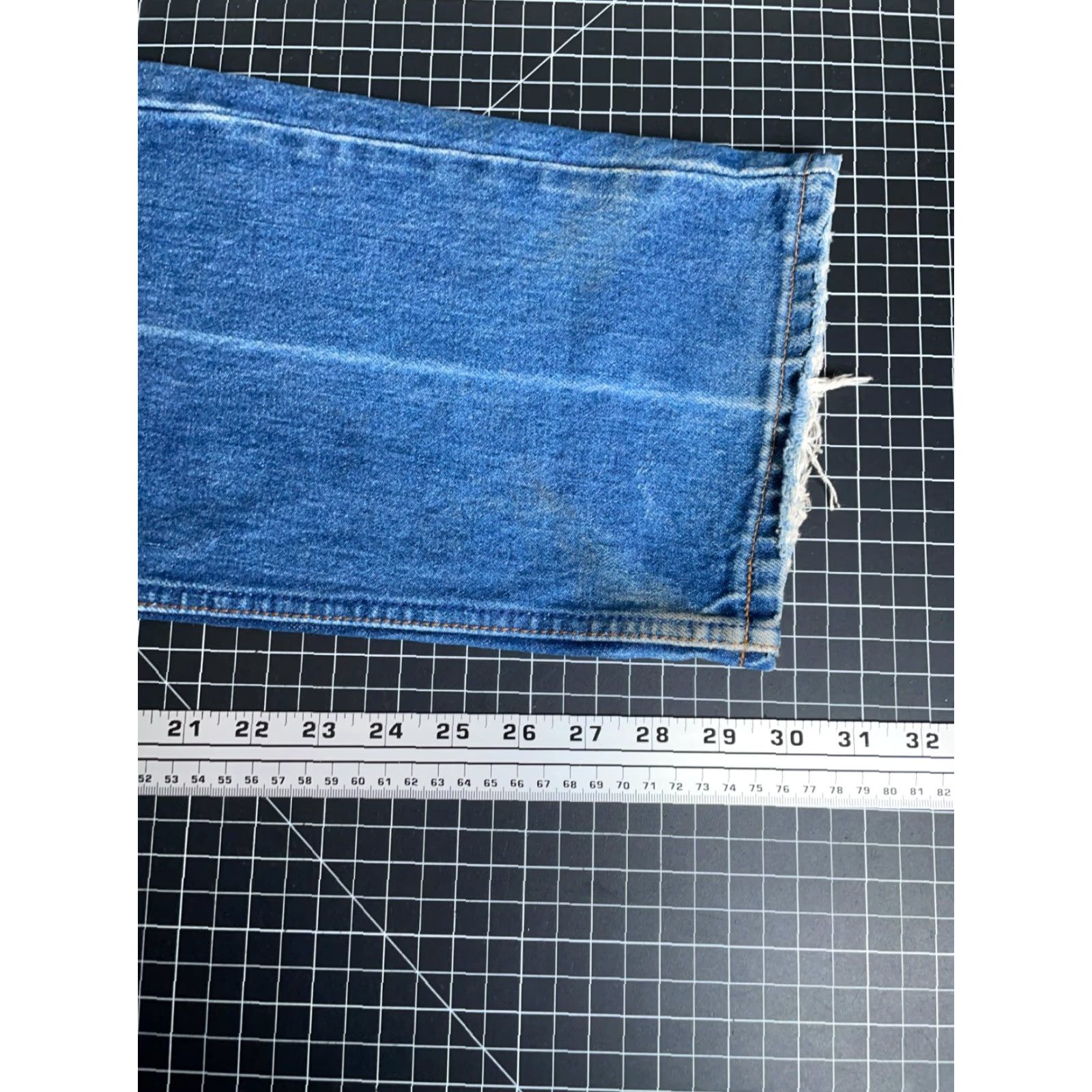Levi's VINTAGE Levi's 505 Jeans Men's 34 x 30 Blue Distressed 90s Orange Tab Regular Straight Denim Cotton 5-Pocket Distressed Zip Fly Size US 34 / EU 50 - 7 Thumbnail