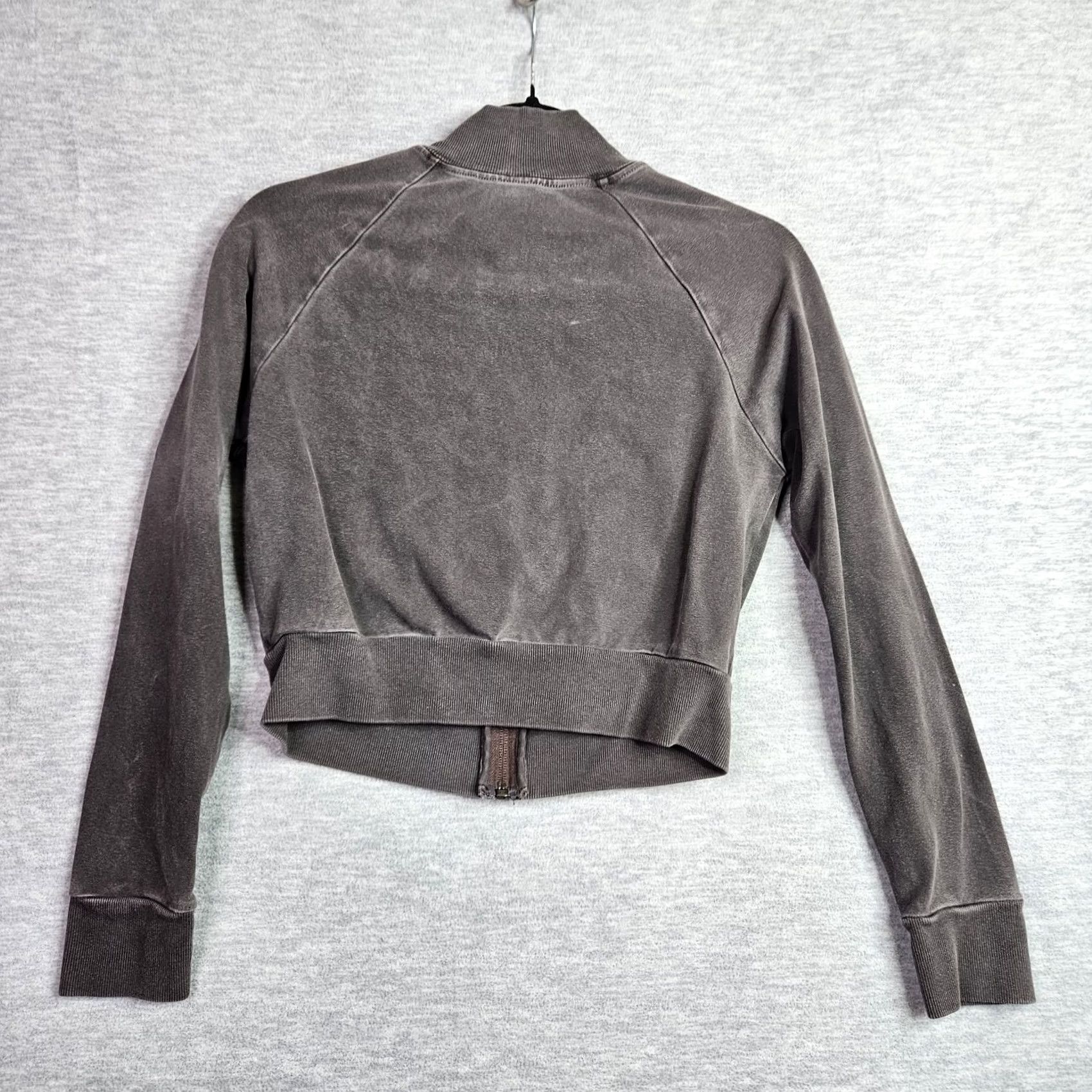 SKIMS Skims Gray Cropped Zip Up Jacket Women's M Activewear USA Pullover Winter Spring Summer Fall Raglan Sleeve Logo Granted? Size M / US 6-8 / IT 42-44 - 2 Thumbnail