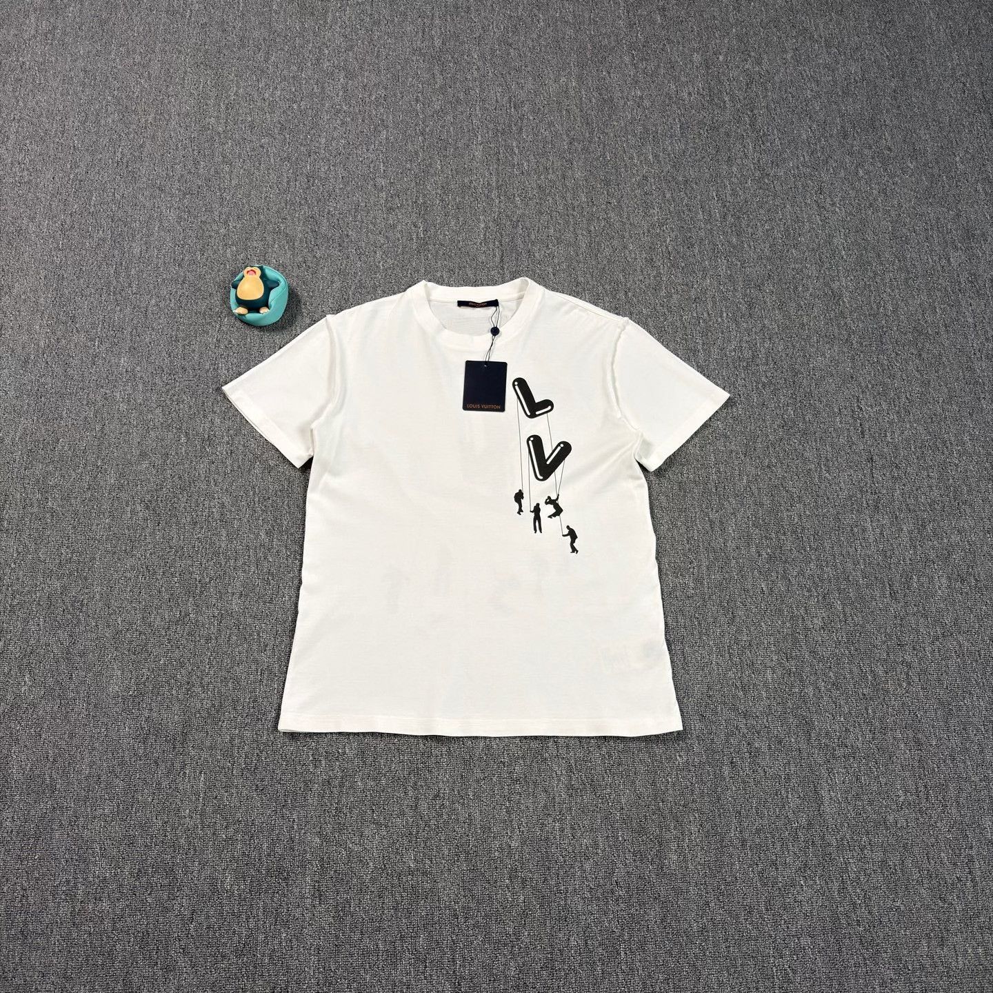Louis Vuitton LV Paratrooper Print White T-Shirt Size US L / EU 52-54 / 3 - 1 Thumbnail