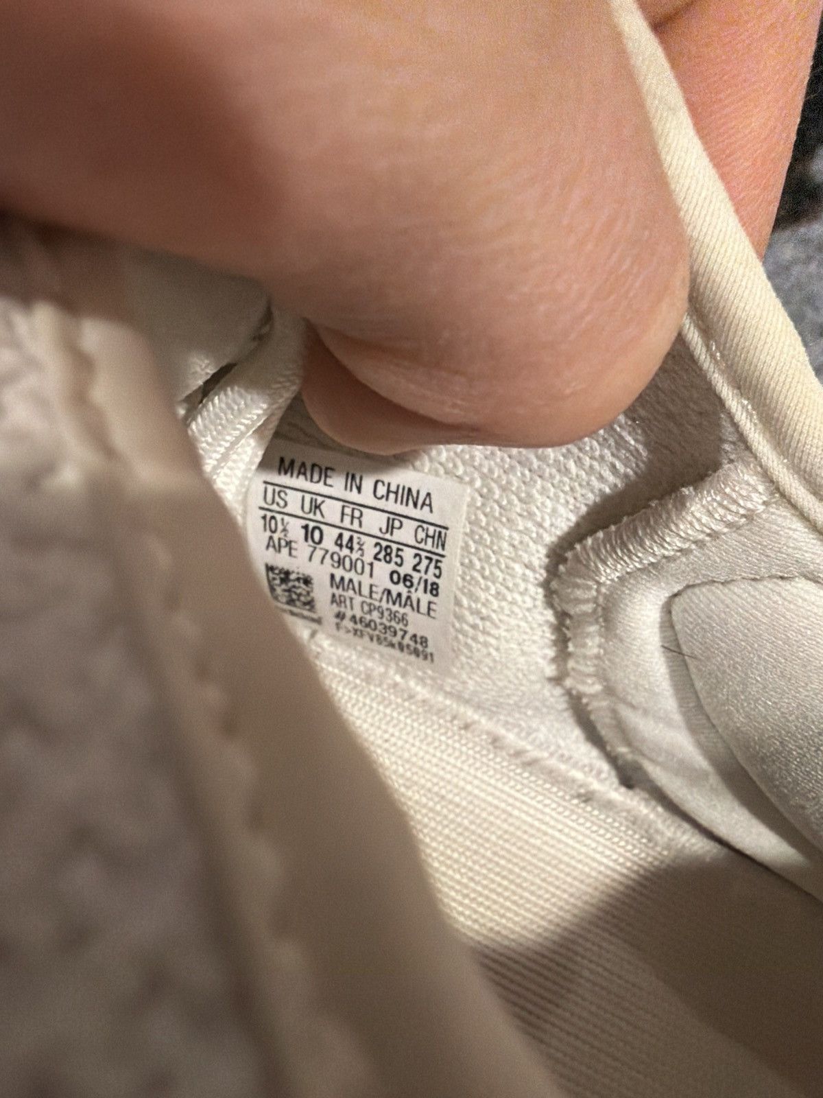 Yeezy Adidas yeezy 350 boost triple white Size US 10.5 / EU 43-44 - 9 Thumbnail