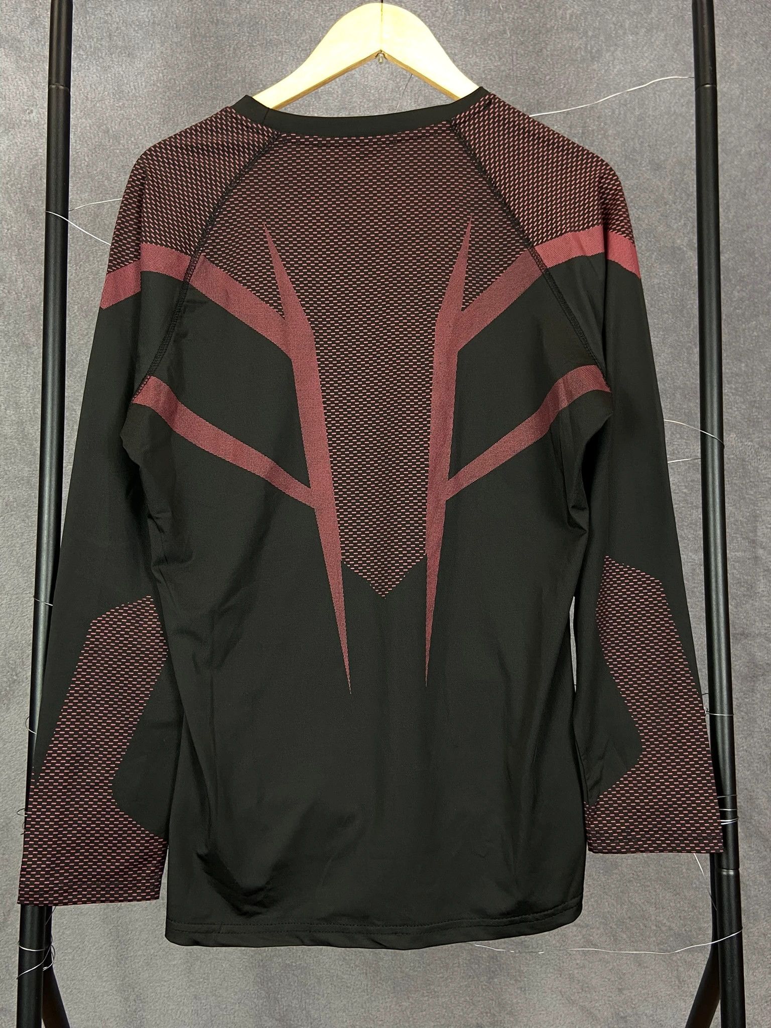 Gymshark Gymshark Red Longsleeve Size L Size US L / EU 52-54 / 3 - 5 Thumbnail