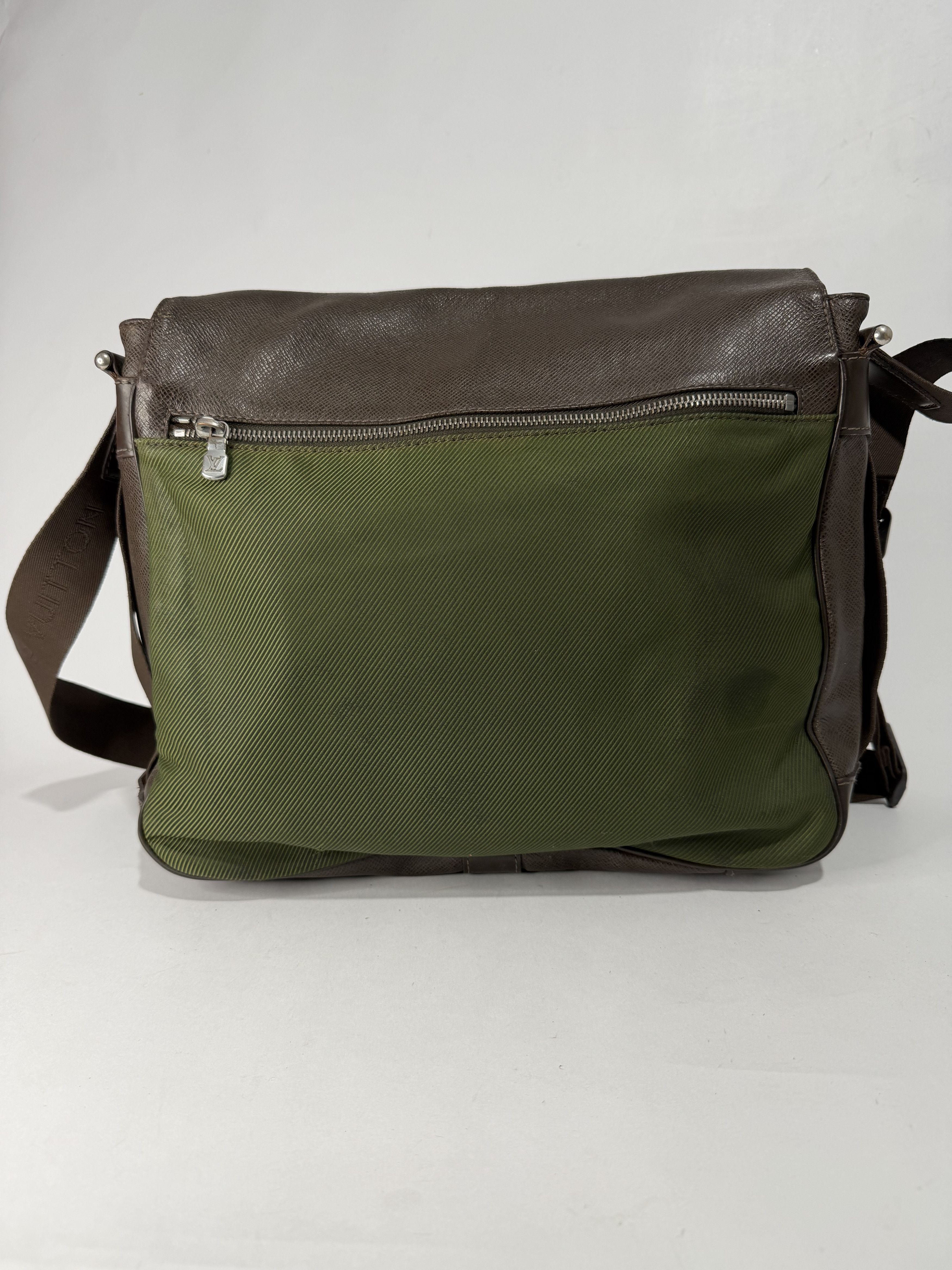 Louis Vuitton LOUIS VUITTON Brown Taiga Leather Viktor Messenger Bag Size ONE SIZE - 3 Thumbnail
