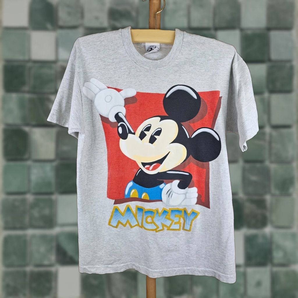 Disney VINTAGE Mickey Mouse DISNEY SINGLE STITCH GRAY COTTON T-SHIRT SZ LARGE Shirt Men Size L Gray Cotton Mickey Mouse Disney Crew Neck Short Sleeve 90s Size US L / EU 52-54 / 3 - 1 Thumbnail