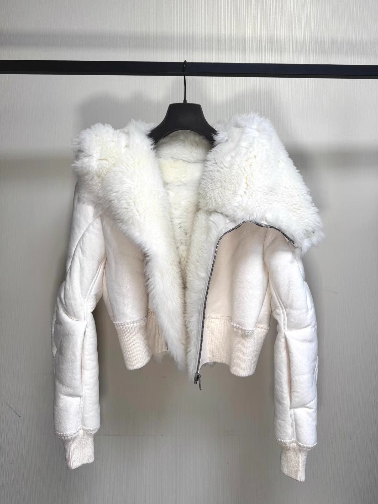 Rick Owens Rick Owens 25FW Hooded Shearling Jacket Q8 Size US M / EU 48-50 / 2 - 1 Thumbnail