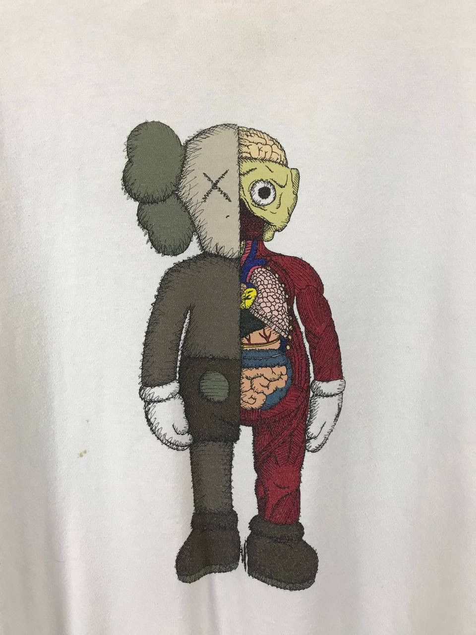 Kaws × Uniqlo Kaws x Uniqlo art big logo designer tee Size US XL / EU 56 / 4 - 3 Thumbnail