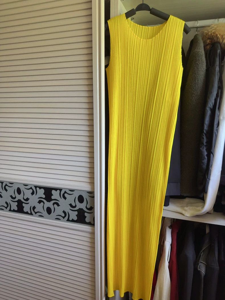 Issey Miyake Issey Miyake size:4 Yellow dress Size XS / US 0-2 / IT 36-38 - 1 Thumbnail