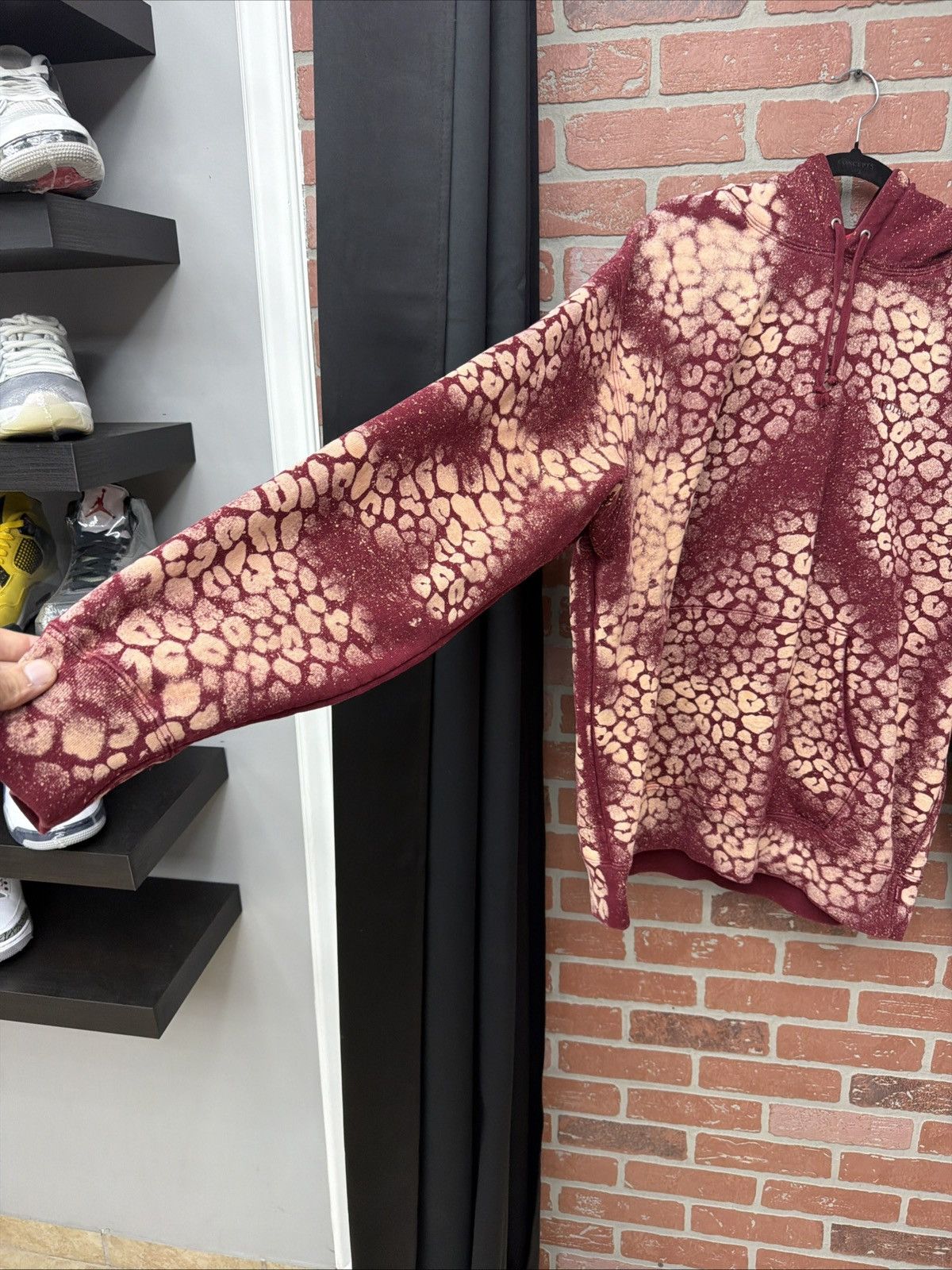 Supreme Supreme Bleached Leopard Hoodie Size Xl Used Quick Shipping Size US XL / EU 56 / 4 - 6 Thumbnail
