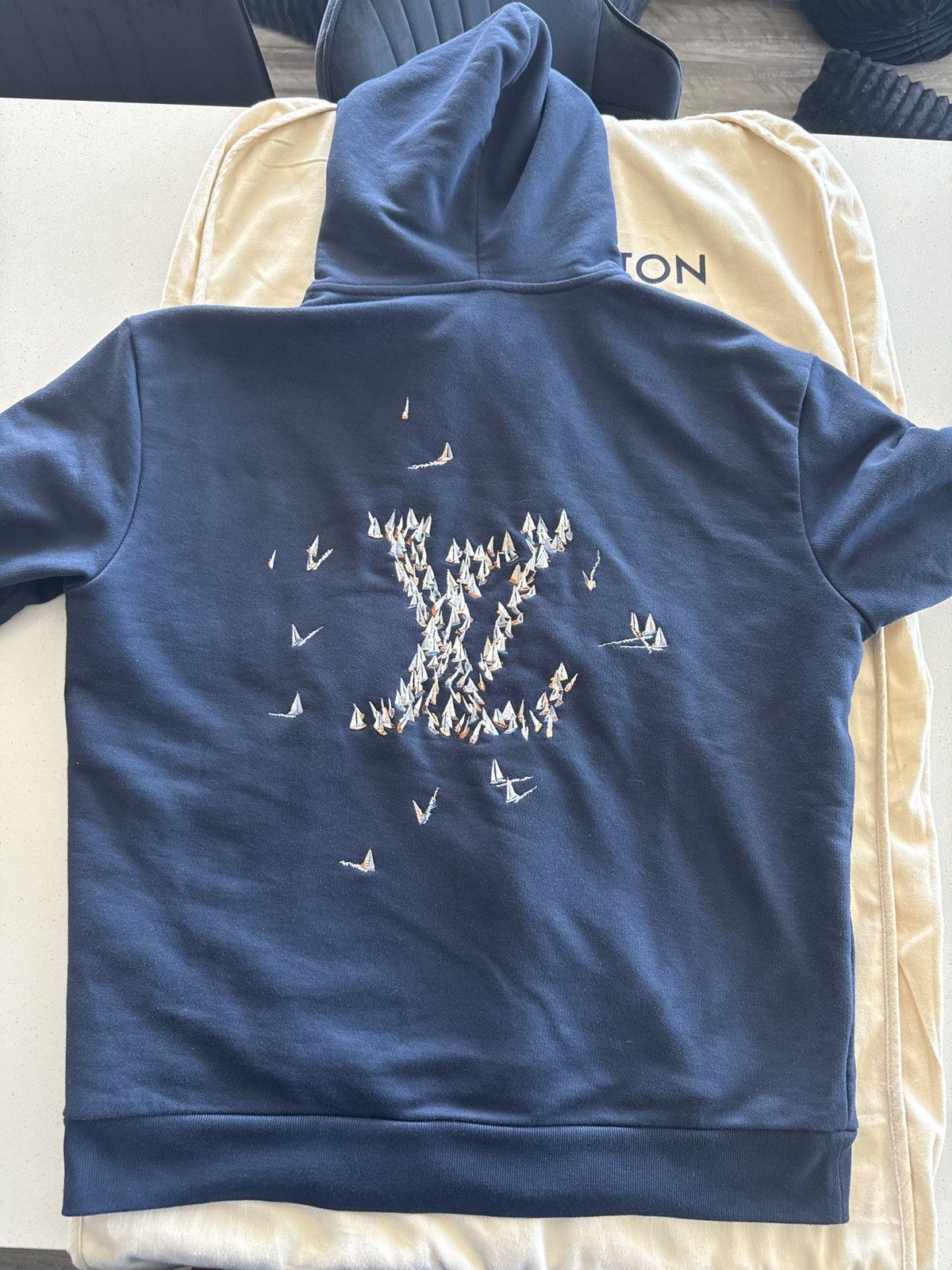 Louis Vuitton Louis Vuitton Embroidered Signature Hoodie Size US XL / EU 56 / 4 - 2 Thumbnail