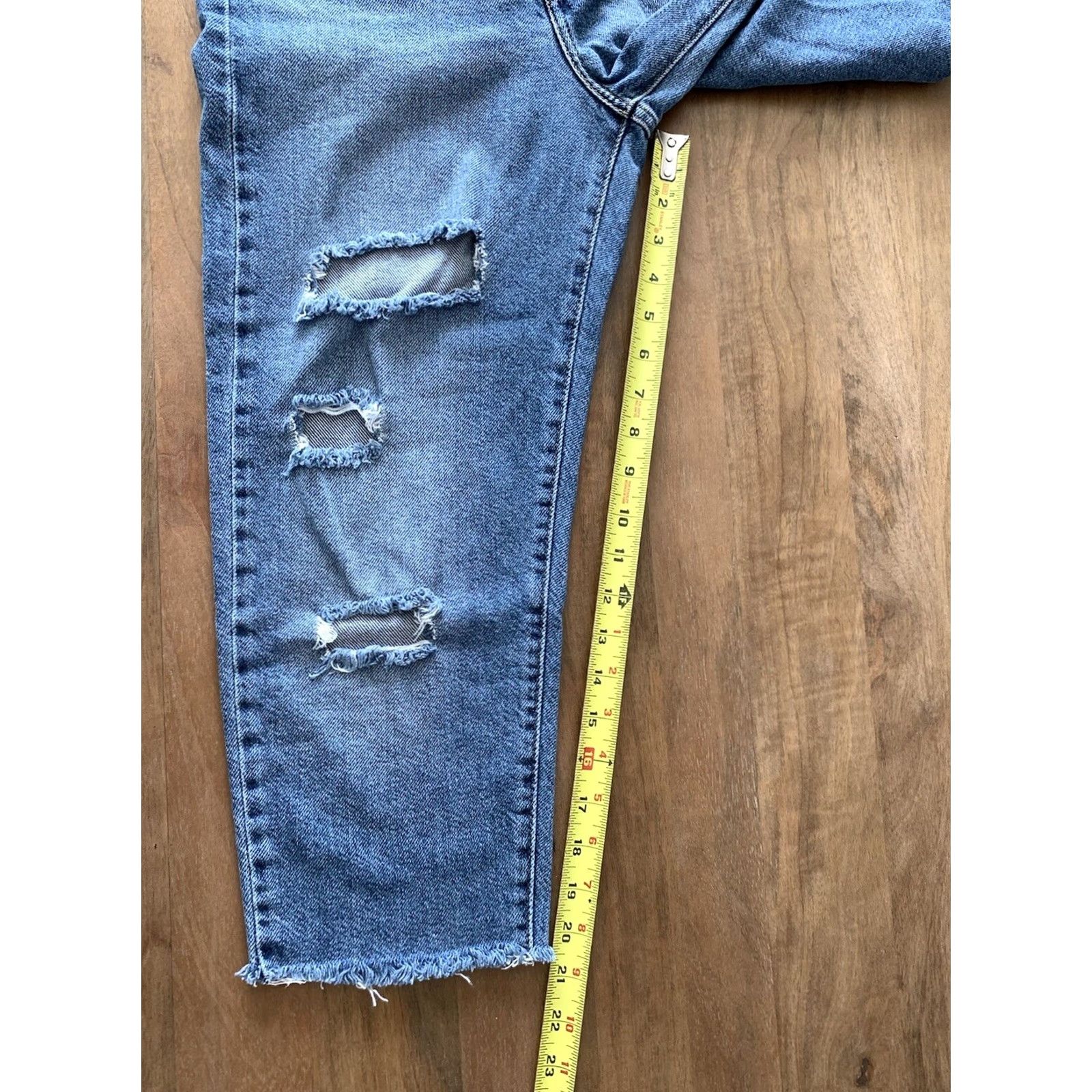 Levi's VINTAGE Levi's High Waisted Mom Jeans Womens 26x21 Blue Light Wash Raw Hem Denim Pants Size 26" / US 2 / IT 38 - 7 Thumbnail