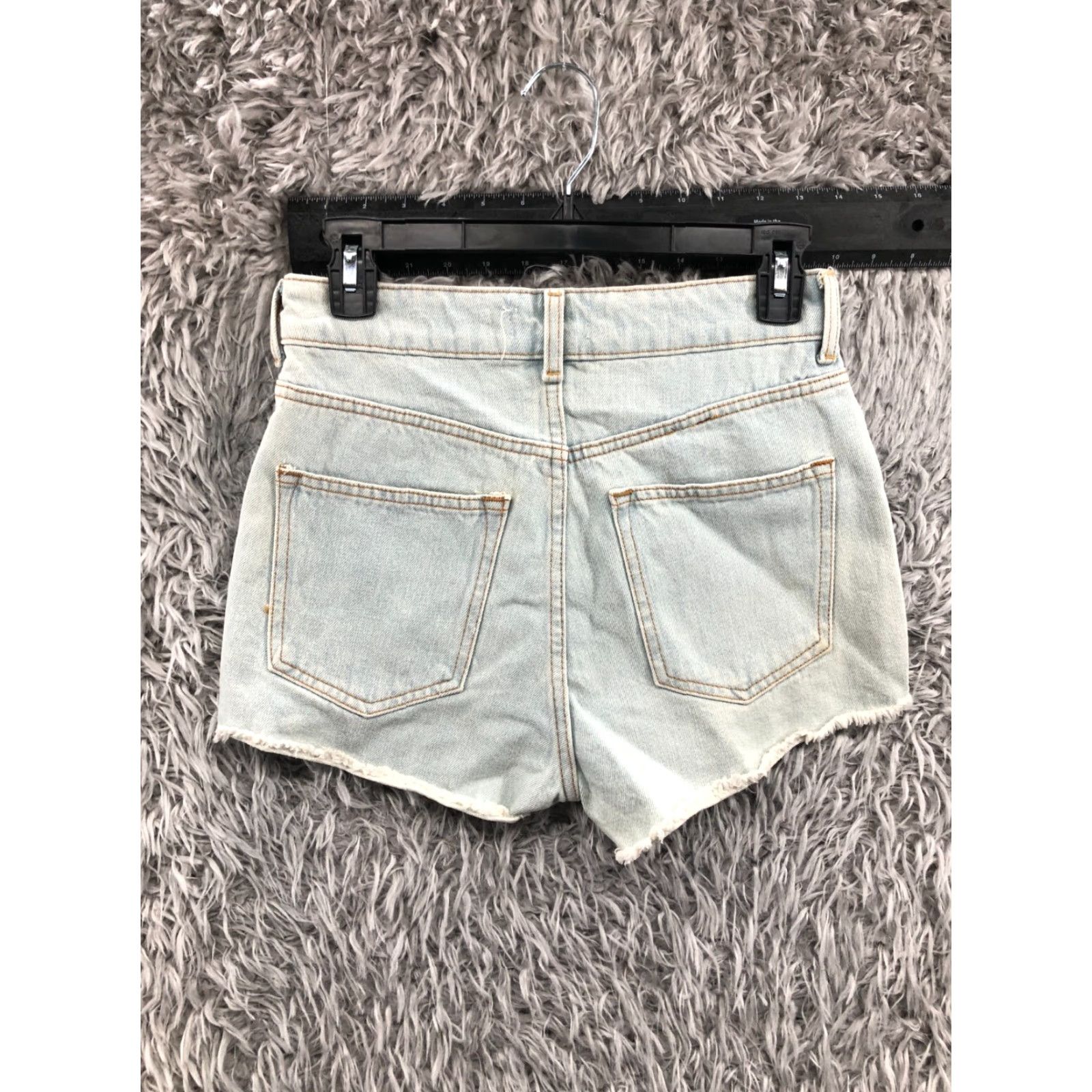 H&M H&M Womens Cut-off Shorts Size 4 Mid Rise Medium Wash Blue Size 27" / US 4 / IT 40 - 4 Thumbnail