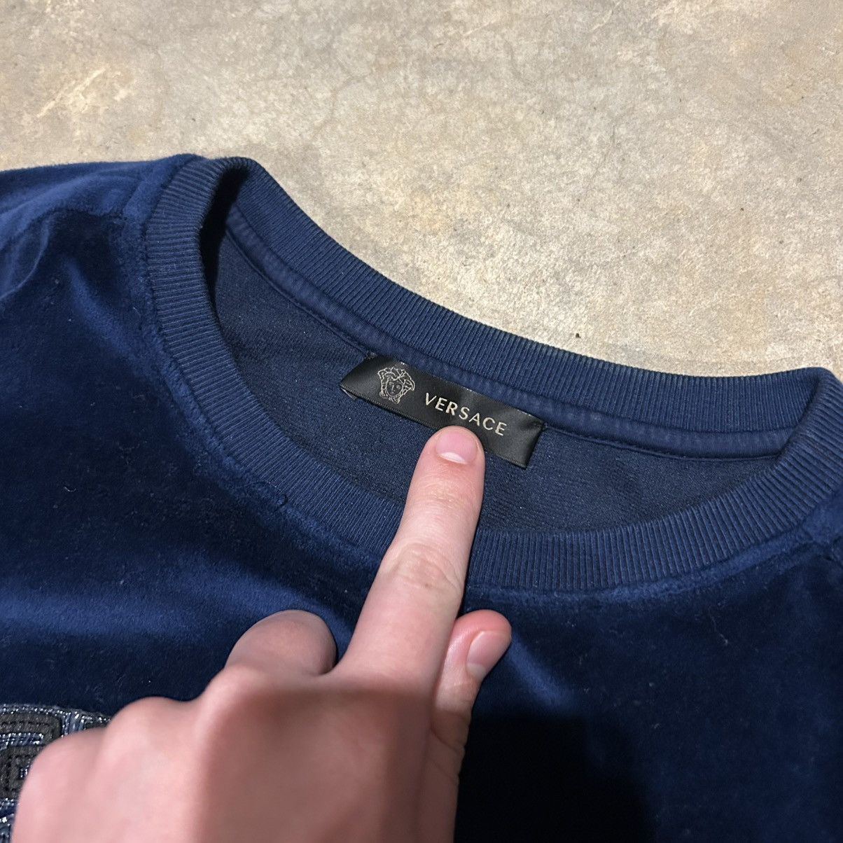Designer × Versace Versace Velvet Velour Leather Medusa Head Logo Crewneck Rare Size US M / EU 48-50 / 2 - 4 Thumbnail