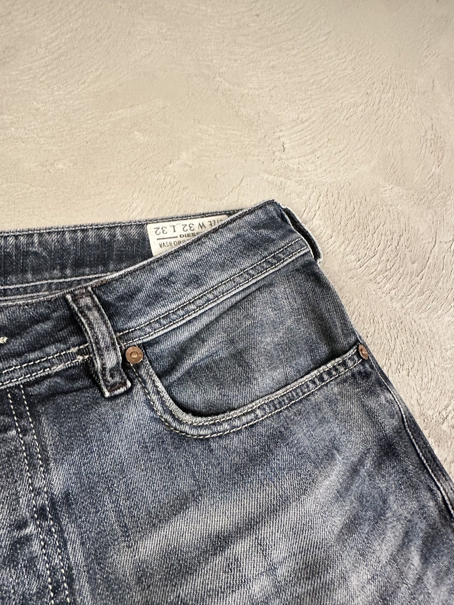 Diesel Vintage Y2k Diesel Flaired Bootcut Faded Jeans Size US 32 / EU 48 - 5 Thumbnail