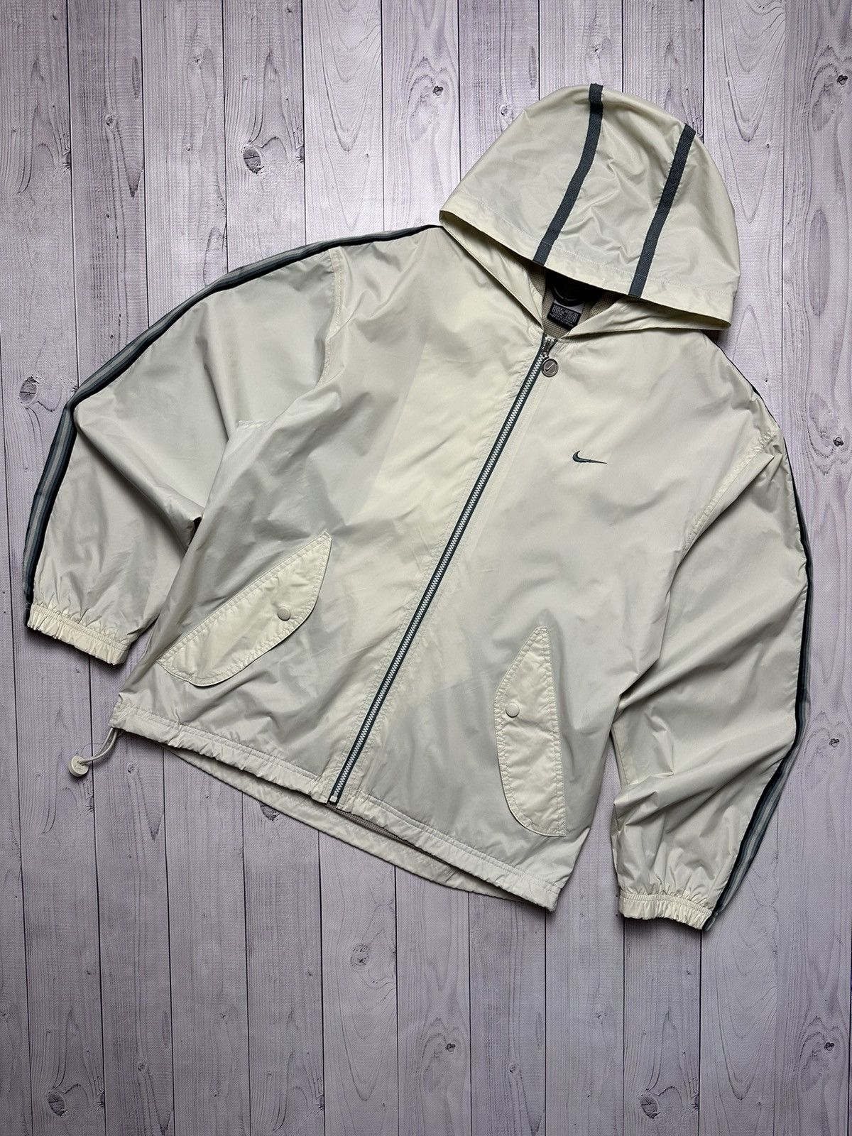 Vintage Nike light jacket size S logo