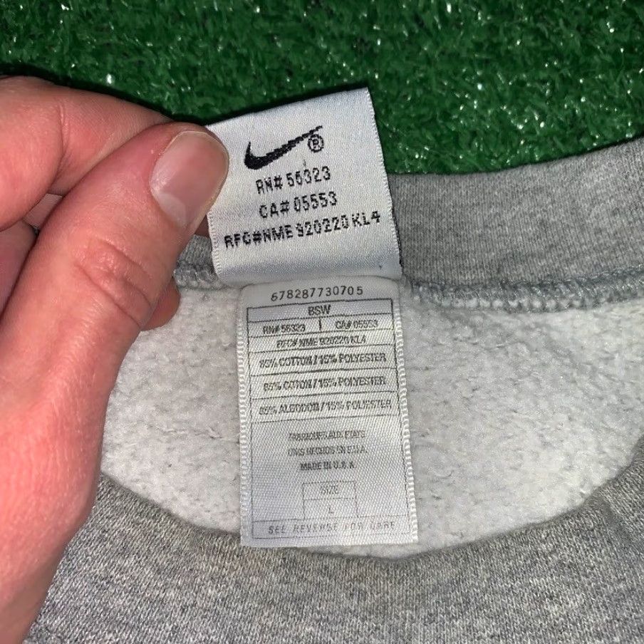 Nike VINTAGE Nike Sweatshirt Gray Center Swoosh 90s Charli D'Amelio Mens Large Pullover Sweatshirt Size US L / EU 52-54 / 3 - 7 Thumbnail