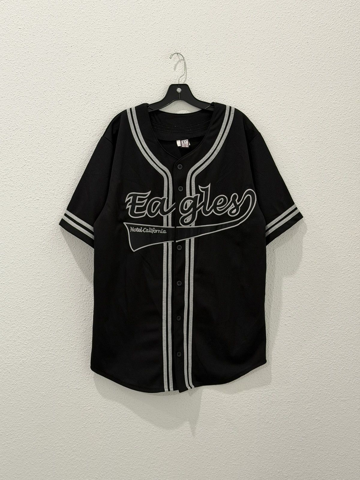 Band Tees Vintage Eagles Hotel California 2003 BaseballJersey S Fits L Size US L / EU 52-54 / 3 - 1 Thumbnail