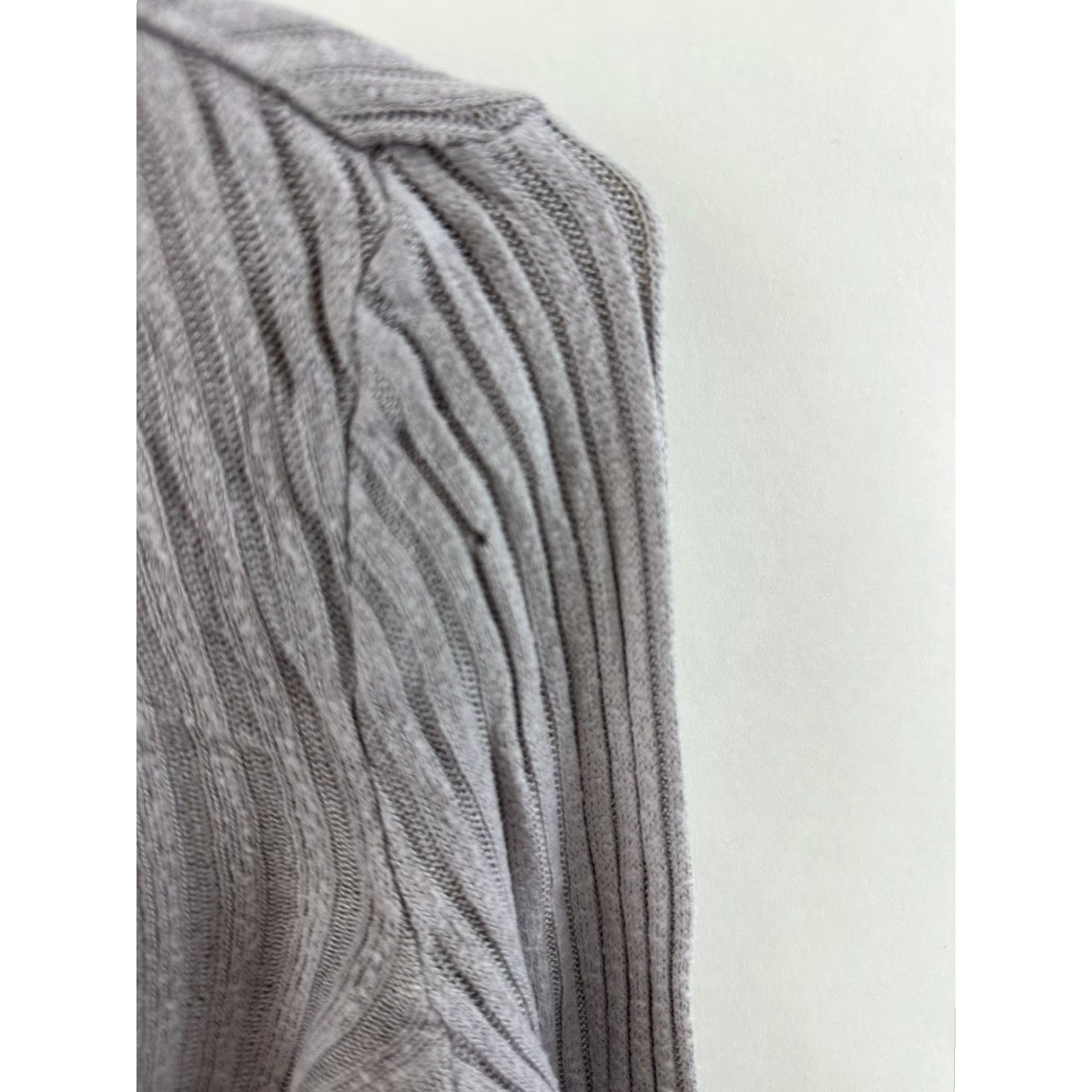 Anthropologie Anthropologie Postage Stamp Knit Top Womens XS Blouse Shirt Casual Knit 3/4 Sleeve Gray Spandex Rayon Ribbed V-Neck Regular Bag Bohemian Classic Size XS / US 0-2 / IT 36-38 - 3 Thumbnail