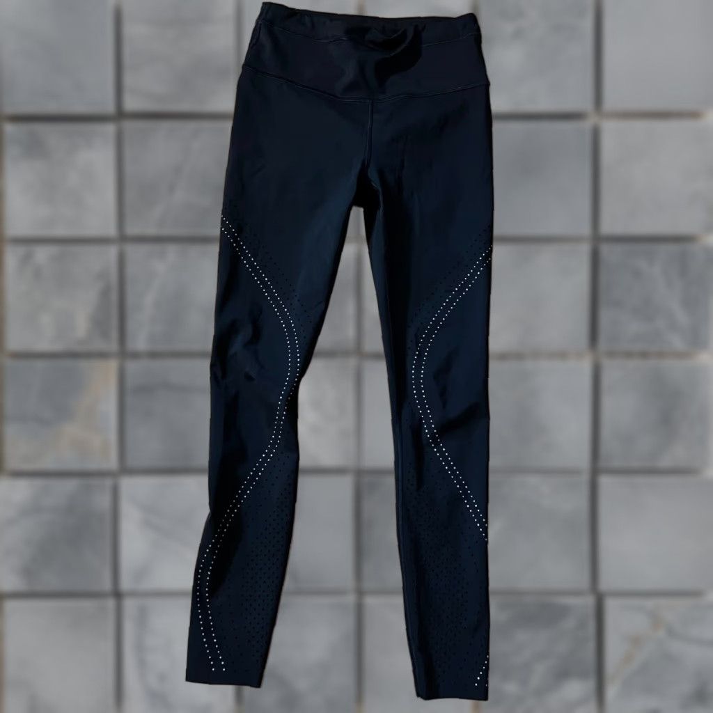 Athleta Athleta Leggings Womens XS Accelerate Lasercut 7/8 Tight Black Pants Size 26" / US 2 / IT 38 - 1 Thumbnail