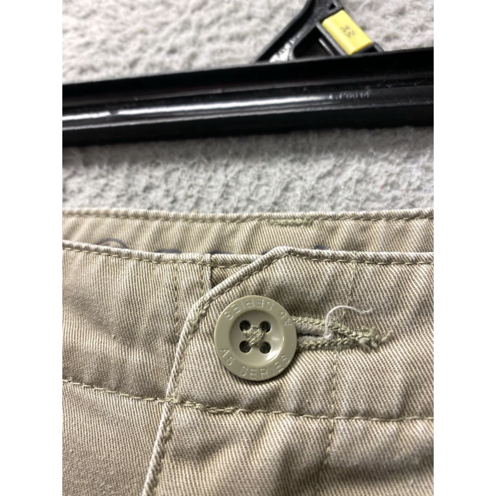 The North Face The North Face Women’s Pants Size 10 Khaki Chino Pockets Casual Travel Workwear Inseam 32 Lightweight Cotton Womens Pants Size 32" / US 10 / IT 46 - 4 Thumbnail