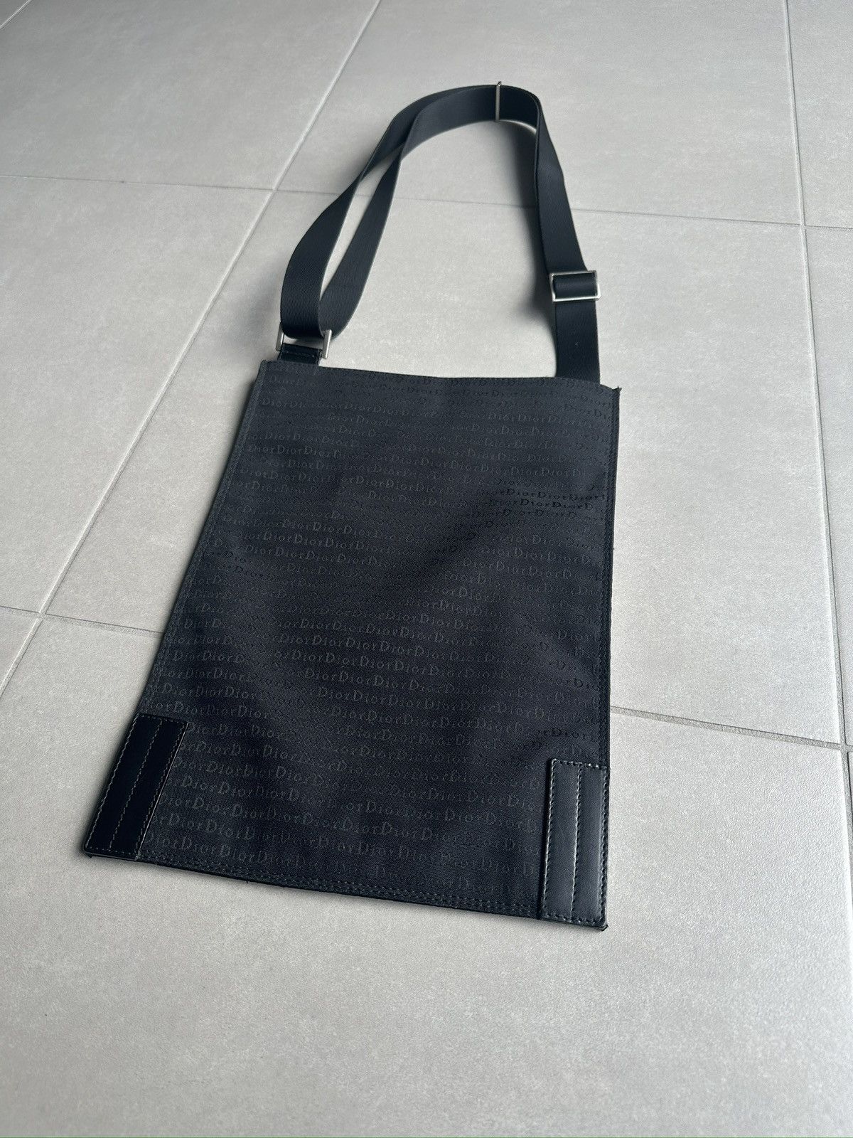 Dior × Hedi Slimane Dior Homme AW04 “Victim of the crime” monogram shoulder bag Size ONE SIZE - 3 Thumbnail