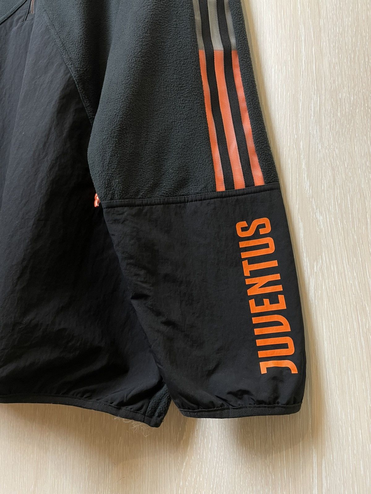 Adidas Adidas Juventus Travel Fleece Top Size US XL / EU 56 / 4 - 3 Thumbnail