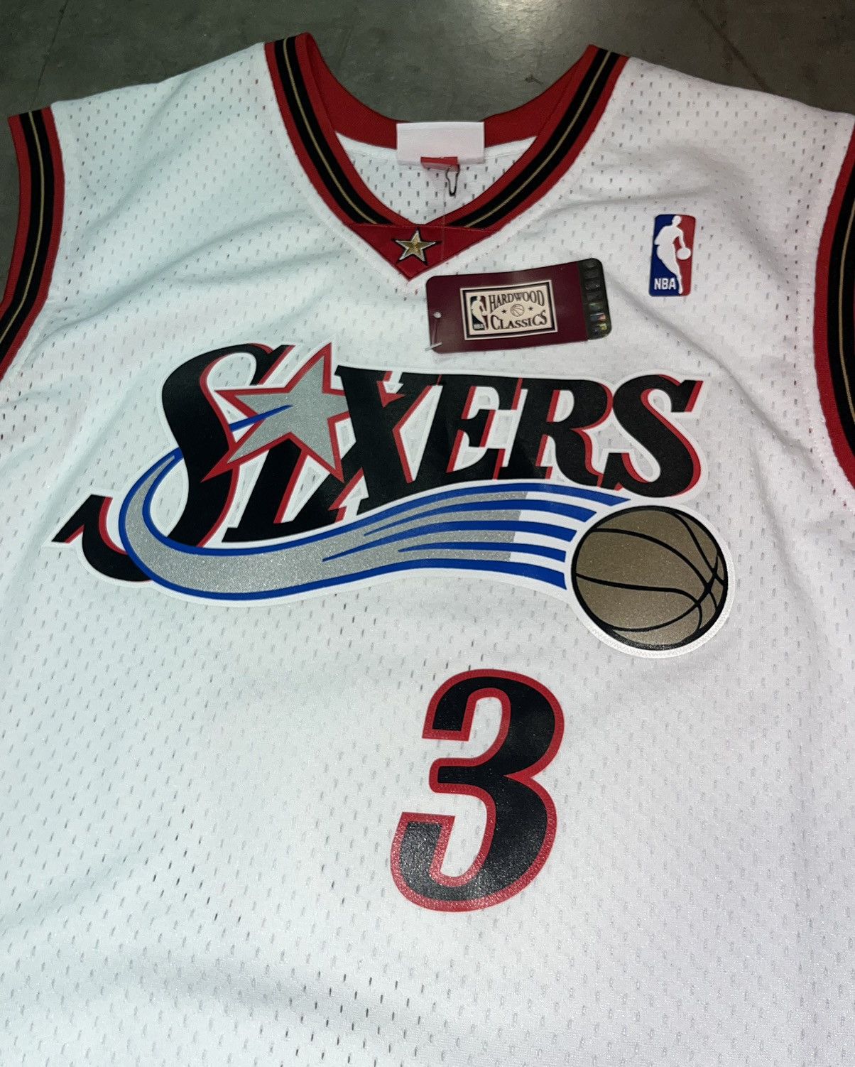 Mitchell & Ness Allen Iverson Mitchell & Ness 76ers 2000-01 White Jersey Size US L / EU 52-54 / 3 - 2 Thumbnail