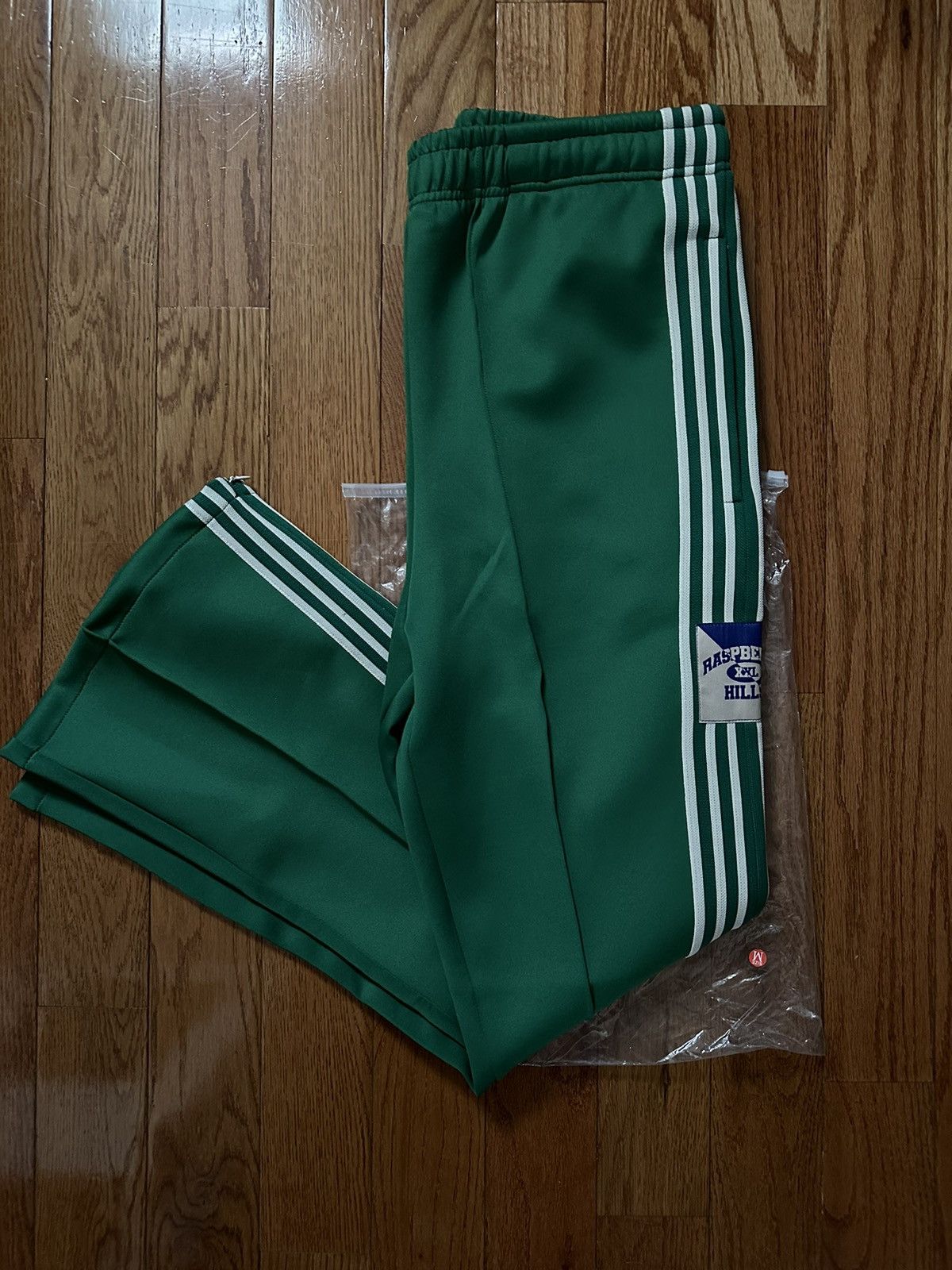 THE GV GALLERY UNCLE LEON SWEATS