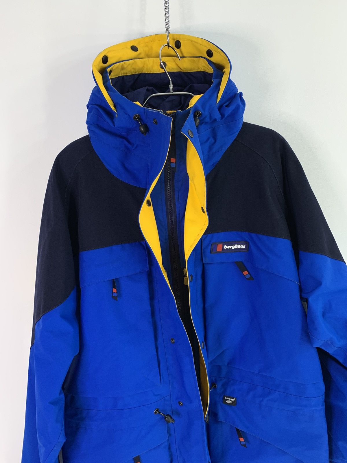 Berghaus × Vintage Berghaus Mera Peak Gore-Tex Hooded Jacket M Size Size US M / EU 48-50 / 2 - 10 Thumbnail