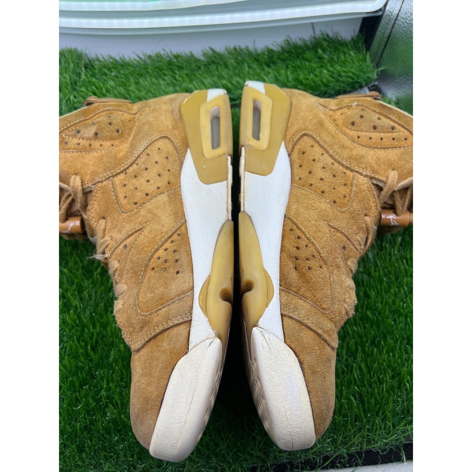 Jordan Brand × Nike Nike Air Jordan 6 Retro High GS Golden Harvest Wheat Size 7Y Size US 7 / EU 40 - 3 Thumbnail