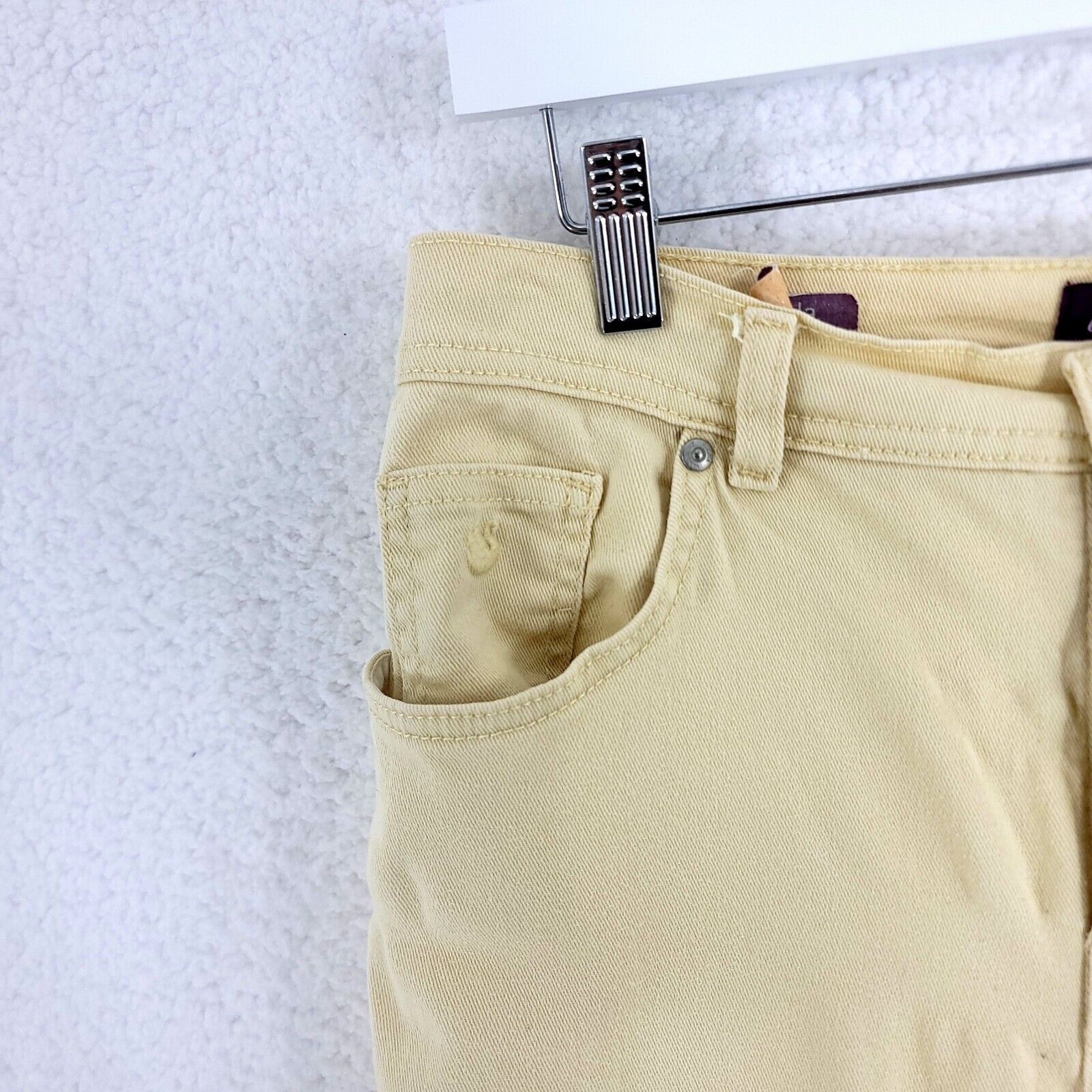 Designer Gloria Vanderbilt Amanda Bermuda Denim Yellow Size 10 Shorts Size US 31 - 2 Thumbnail