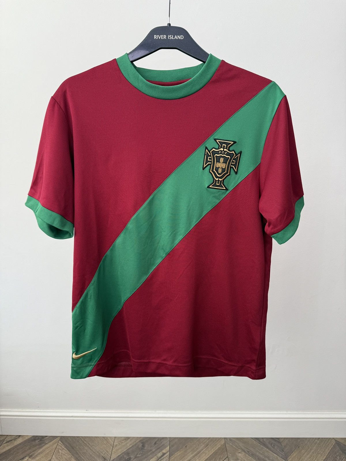 Nike Vintage Nike Portugal Cristiano Ronaldo Soccer Jersey Size US M / EU 48-50 / 2 - 2 Thumbnail