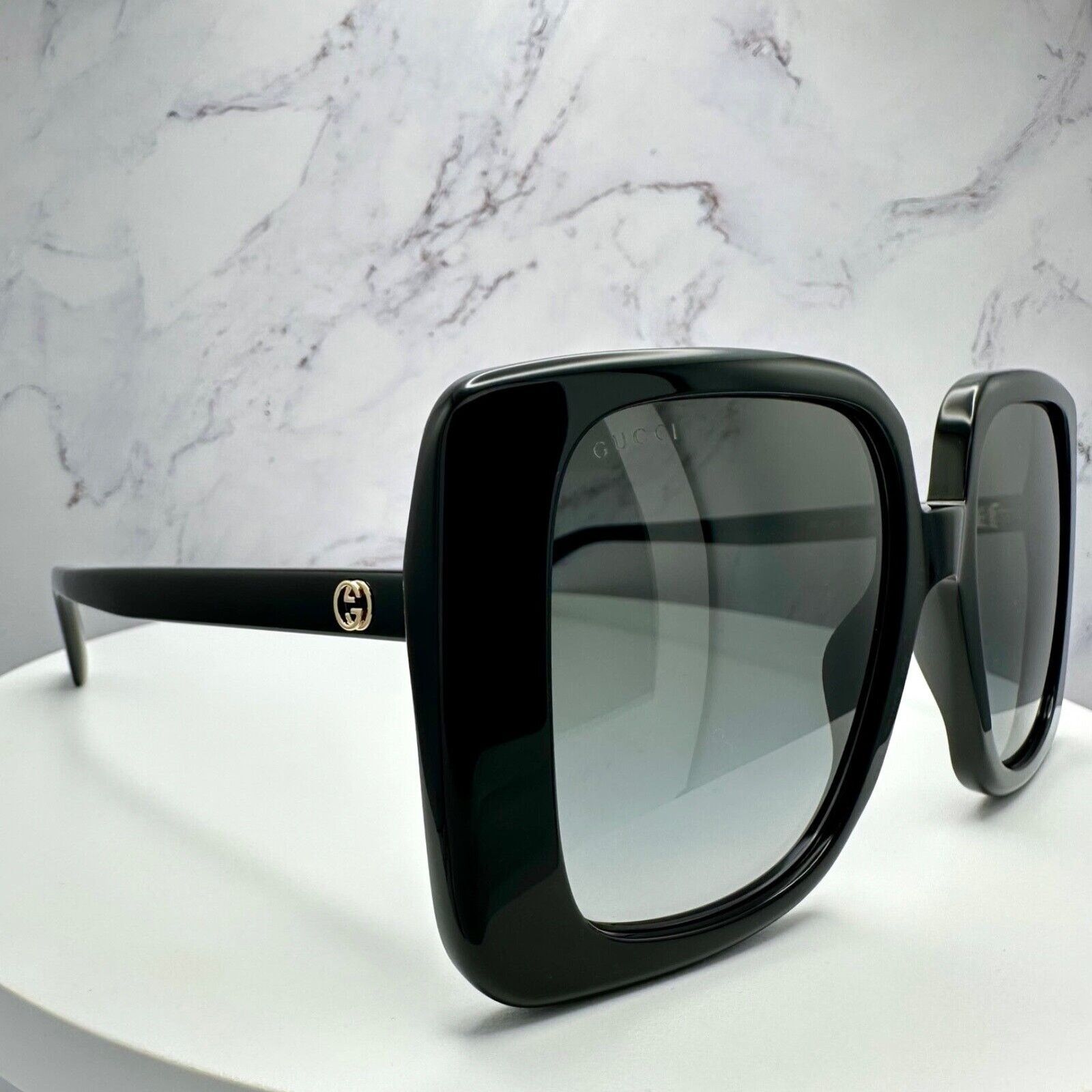 New Gucci Sunglasses Black Square Gold Interlocking GG