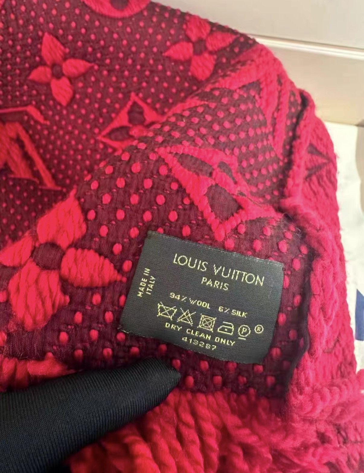 Louis Vuitton Louis Vuitton Red All-over Print Scarf J38 Size ONE SIZE - 3 Thumbnail