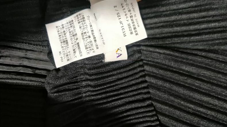 Issey Miyake Issey Miyake size:2 Black pleated trousers Size 22" - 4 Thumbnail
