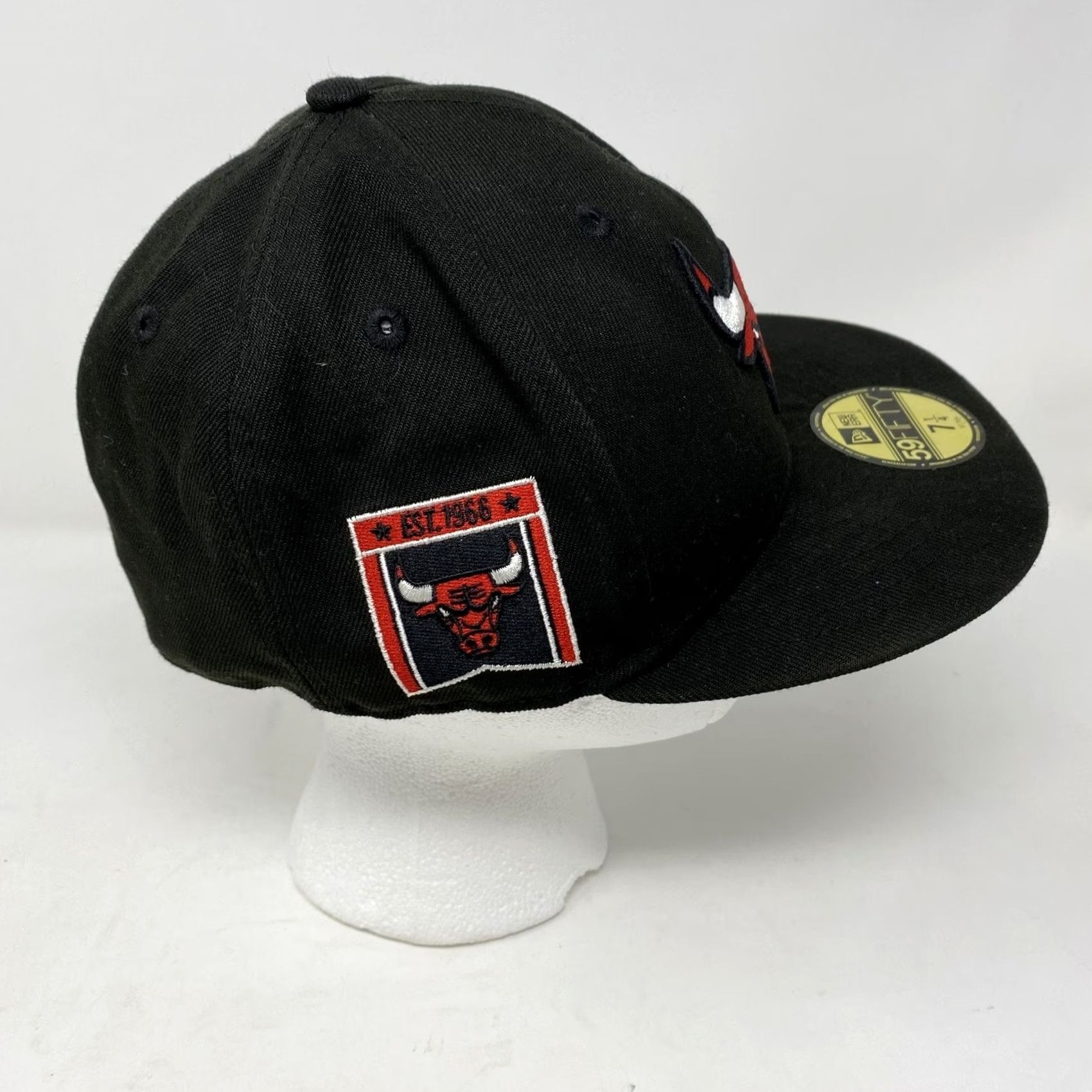 New Era VINTAGE New Era 59Fifty NBA Cap Chicago Bulls Logo Black & Red Fitted Mens 7 1/4 Size ONE SIZE - 2 Thumbnail
