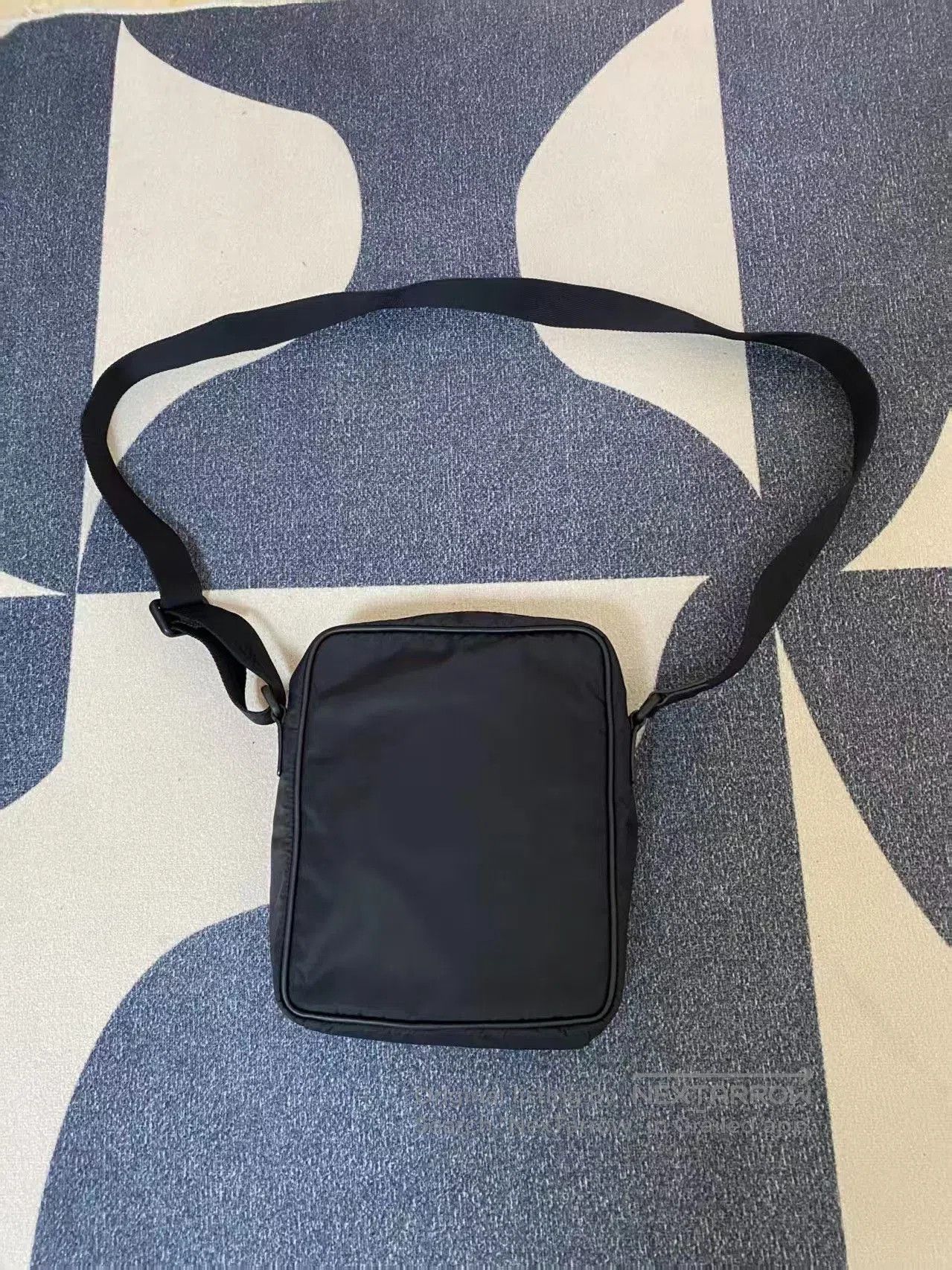 Alexander McQueen Alexander McQueen Graffiti Logo Shoulder Bag. Size ONE SIZE - 2 Thumbnail