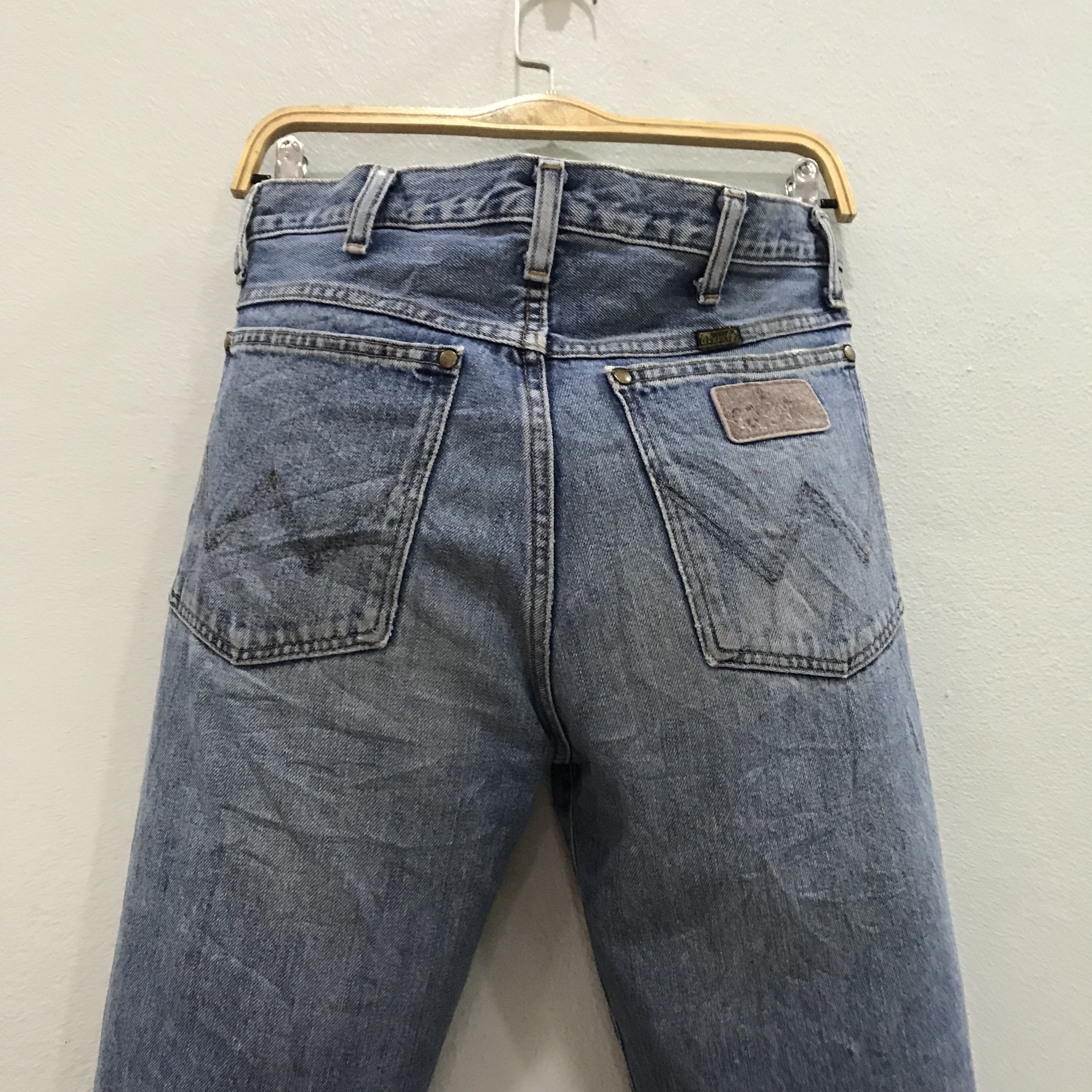 Wrangler Vintage 90s Wrangler Light Wash Straight/ Slight Flare Jeans Size US 31 - 9 Thumbnail