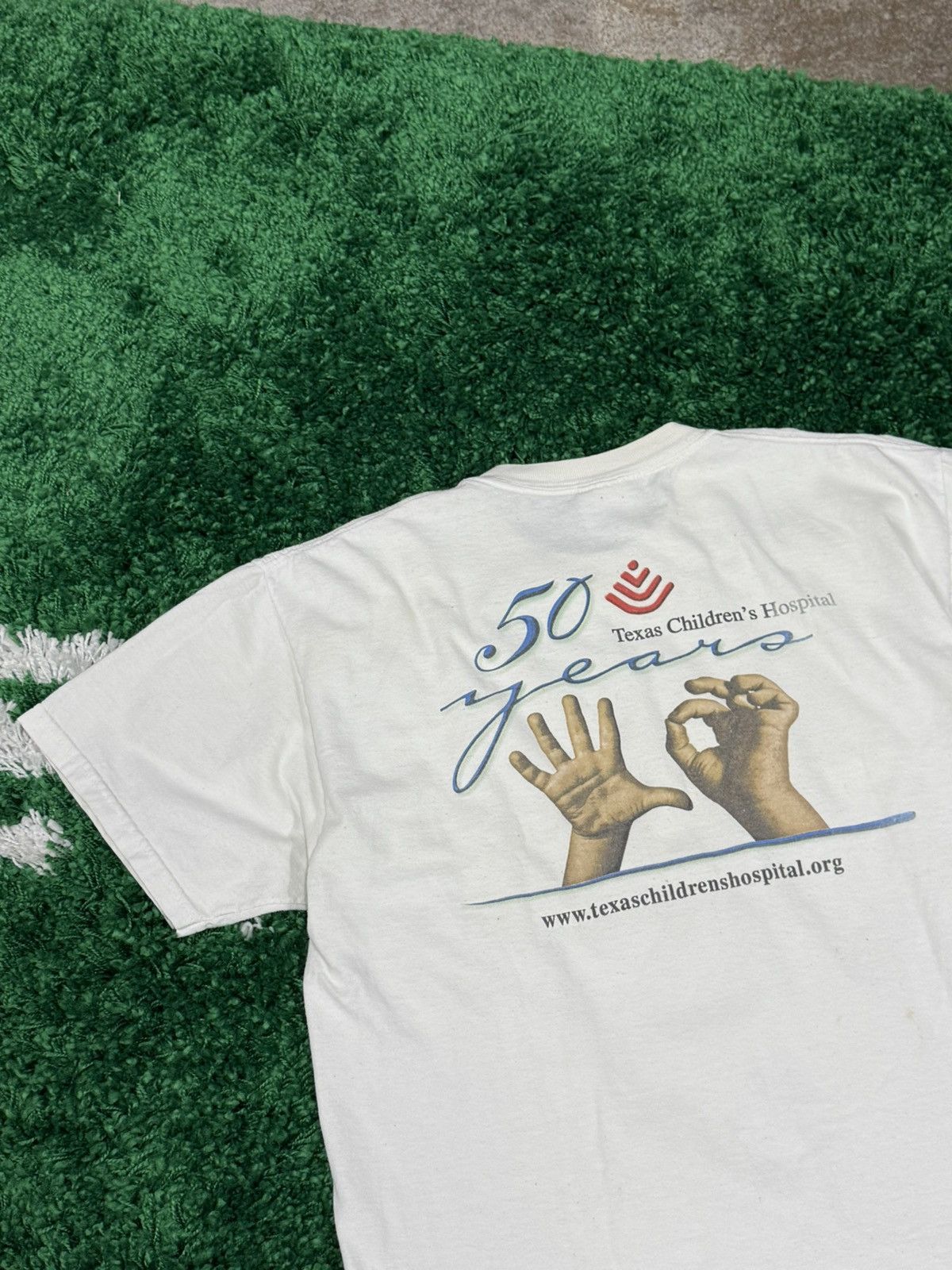 Vintage Vintage White Texas Childrens Hospital Hand Sign Large TX 50 Size US L / EU 52-54 / 3 - 2 Thumbnail
