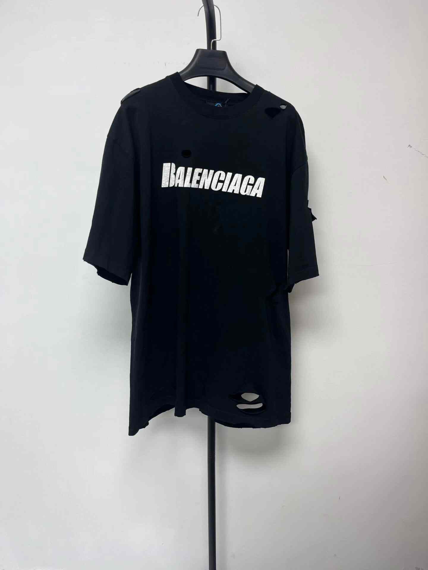 Balenciaga Balenciaga Letter Print Hole Round Neck T-Shirt Size US XS / EU 42 / 0 - 1 Thumbnail