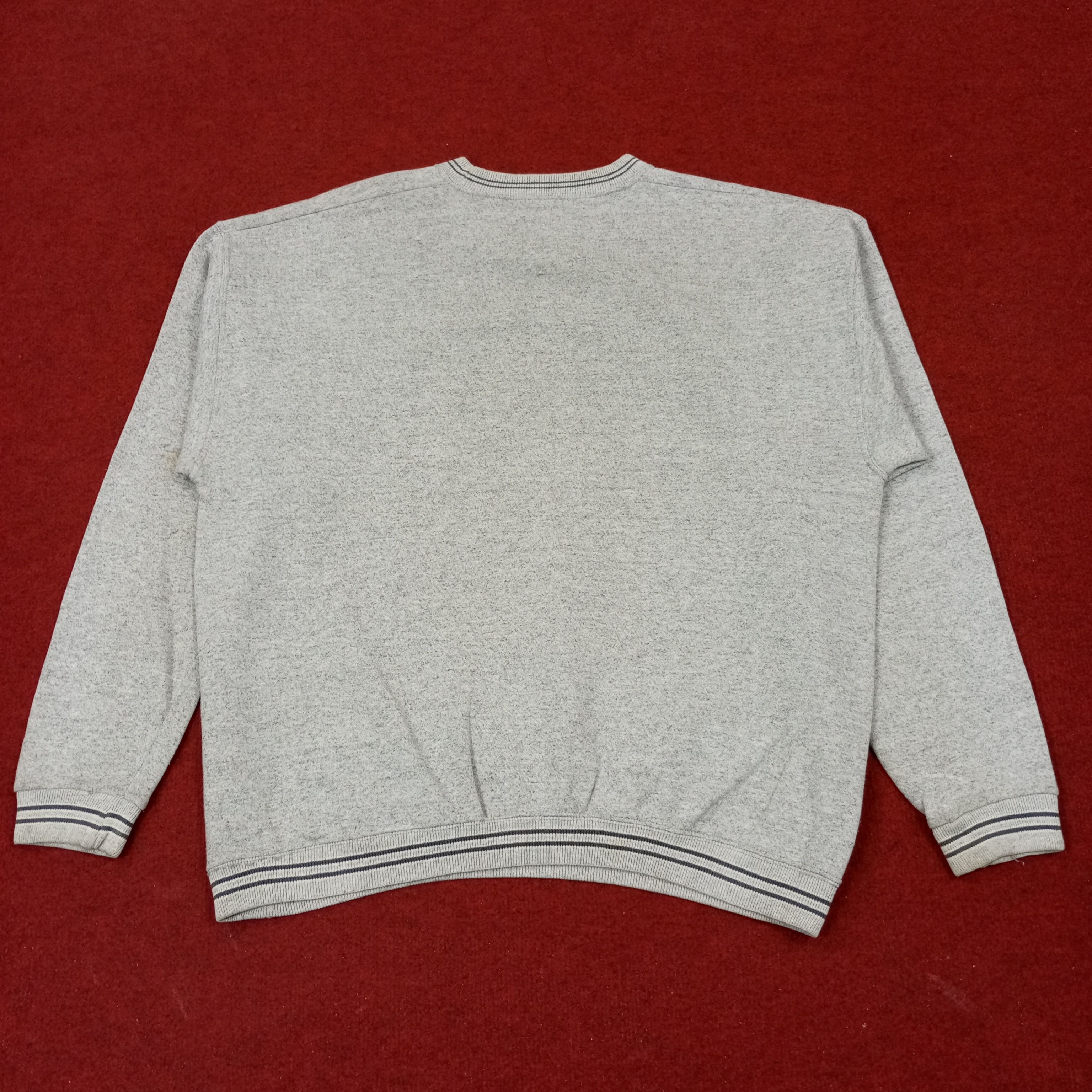Mickey Mouse Disney Mickey Mouse Vintage Sweatshirt c236n9 Size US XL / EU 56 / 4 - 5 Thumbnail