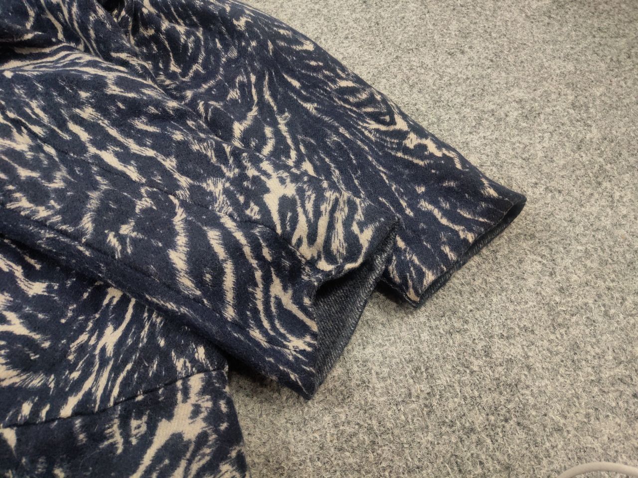 Max Mara Max Mara Weekend Virgin Wool Animal reversible Coat Jacket Size L / US 10 / IT 46 - 12 Thumbnail
