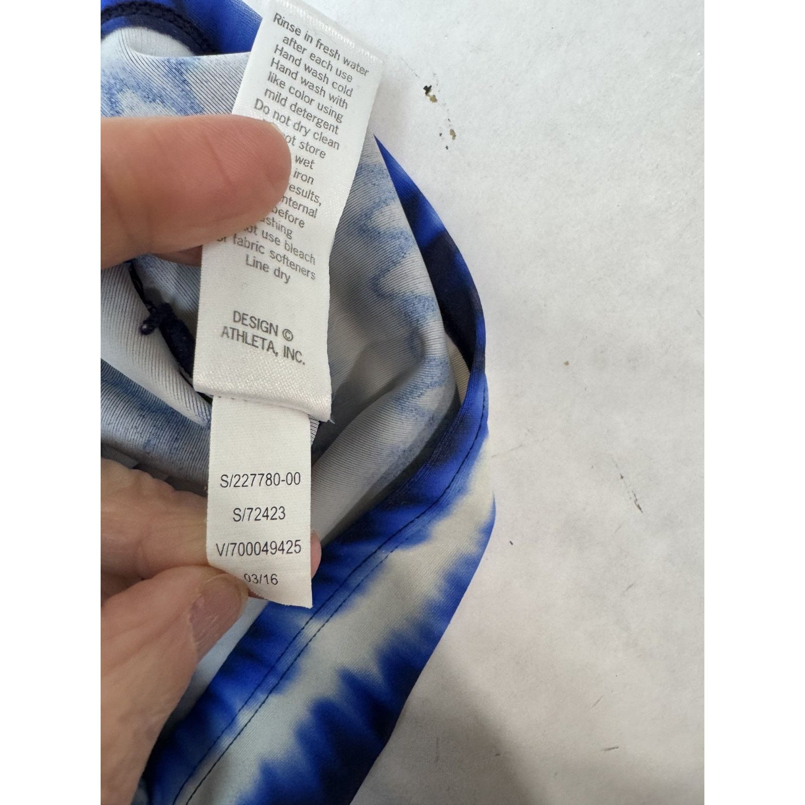 Athleta Athleta Del Mar Twister Tankini Top Size 32D /DD Blue White Size ONE SIZE - 6 Thumbnail