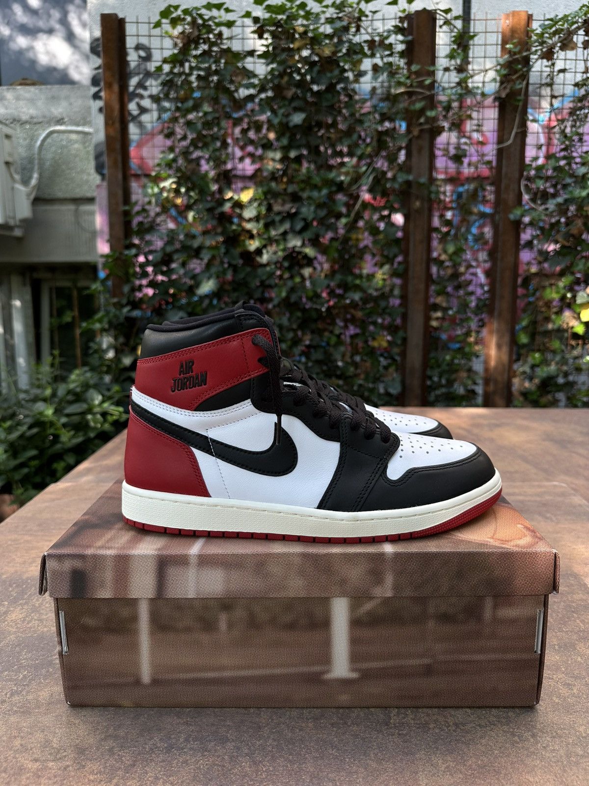 Jordan Brand × Nike Nike Air Jordan Retro 1 High Black Toe Reimagined Size US 10.5 / EU 43-44 - 3 Thumbnail