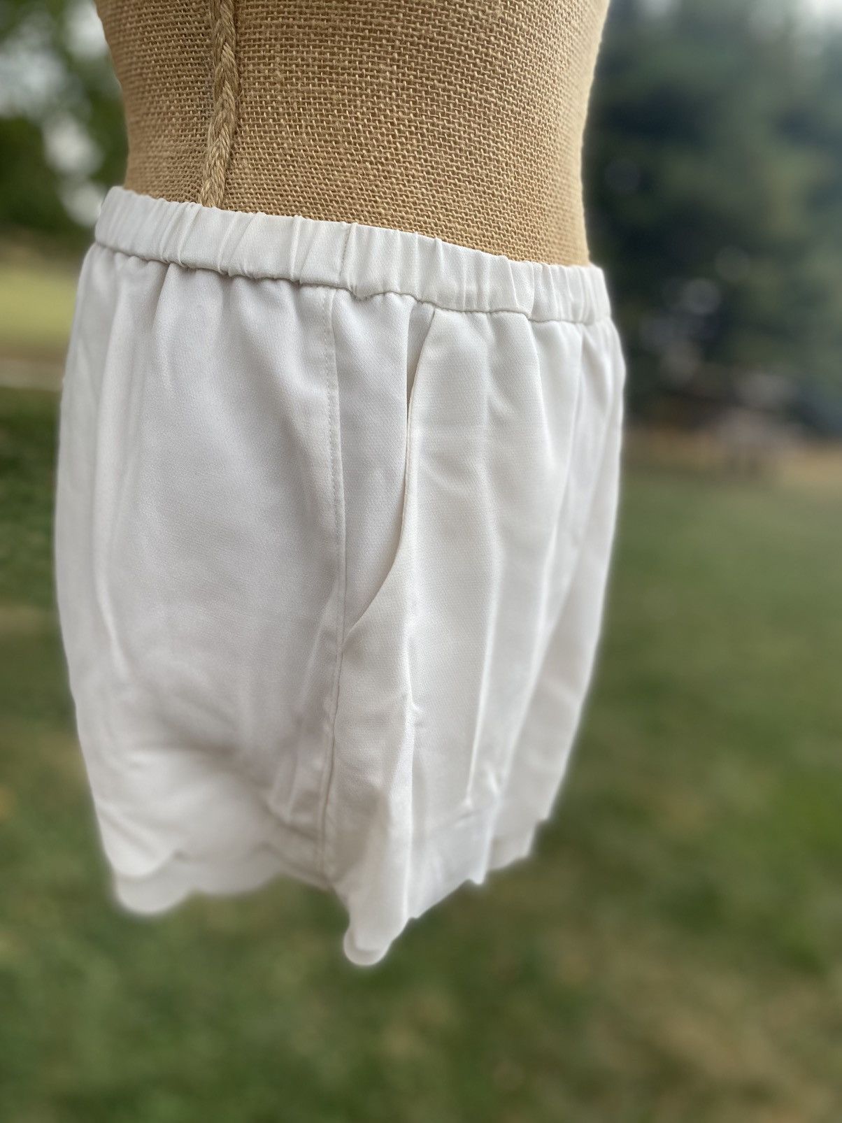 Kendall And Kylie Kendall + Kylie white layered scalloped shorts size M Size 28" / US 6 / IT 42 - 3 Thumbnail