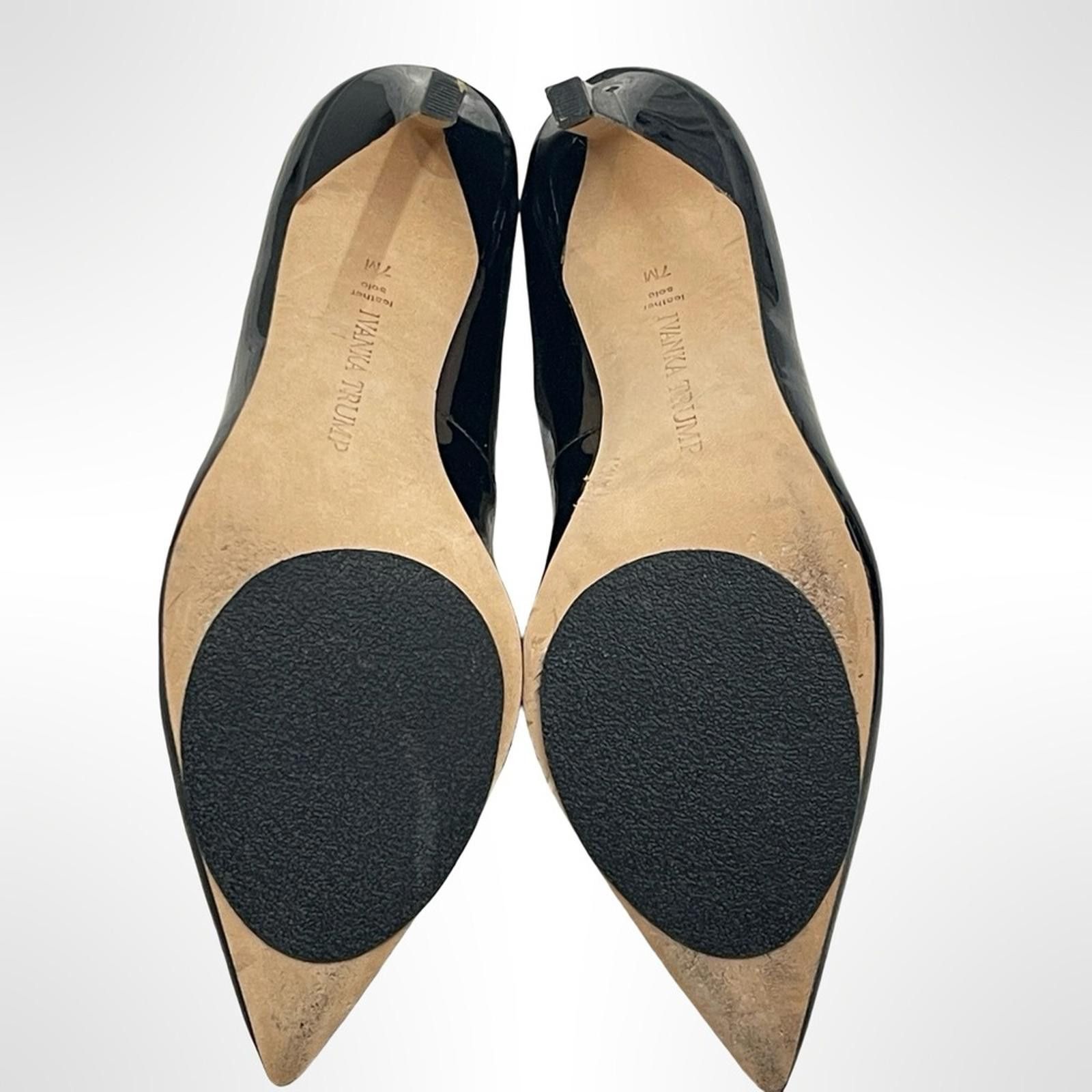 Other Ivanka Trump pointed toe Black Leather Pumps in size 7 Size US 7 / IT 37 - 7 Thumbnail