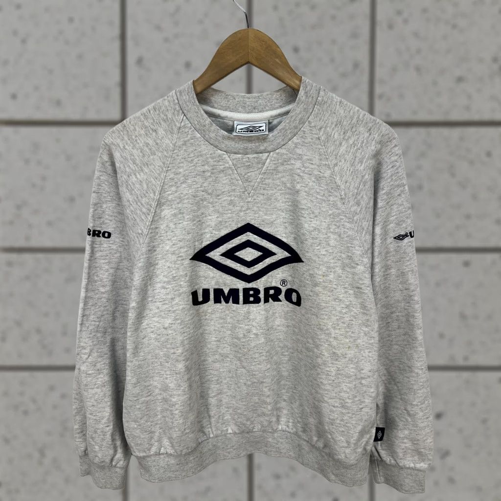 Umbro VINTAGE Umbro Sweatshirt Football Logo 90s Retro Size S Mens Gray Cotton Crew Neck Long Sleeve Pullover All Seasons Size US S / EU 44-46 / 1 - 1 Thumbnail